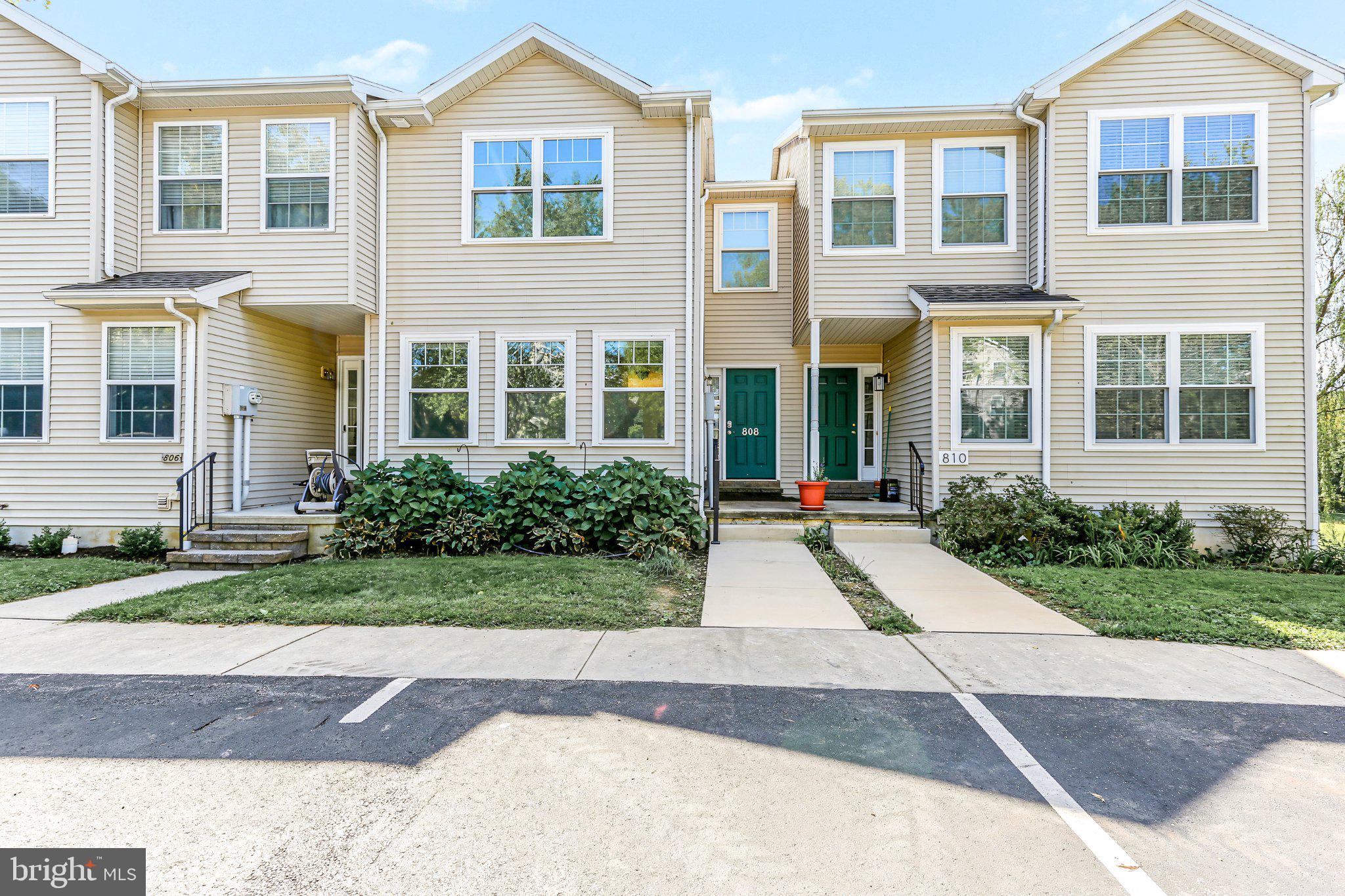 808 YORKVIEW DRIVE