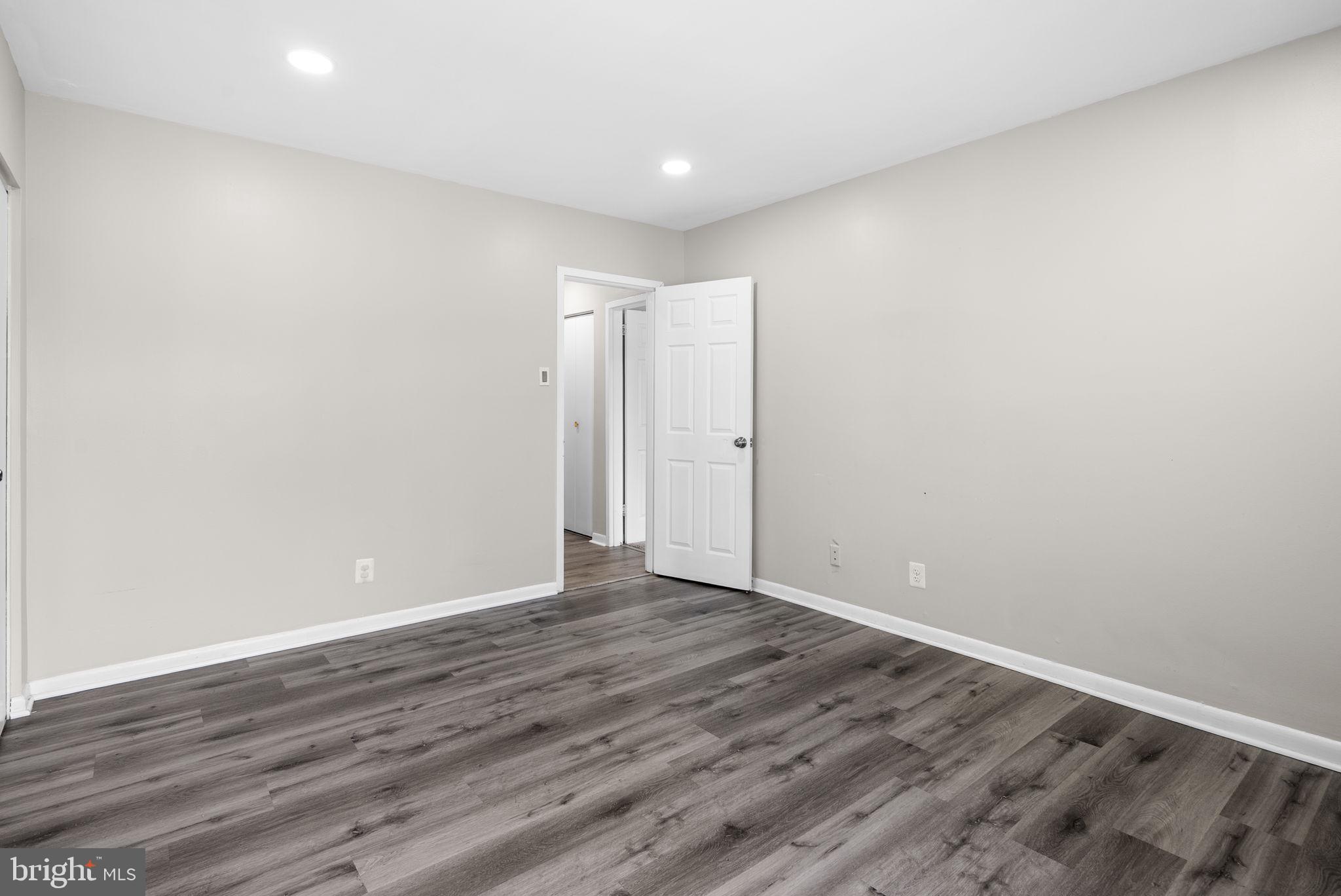 TREETOP CONDO - Residential