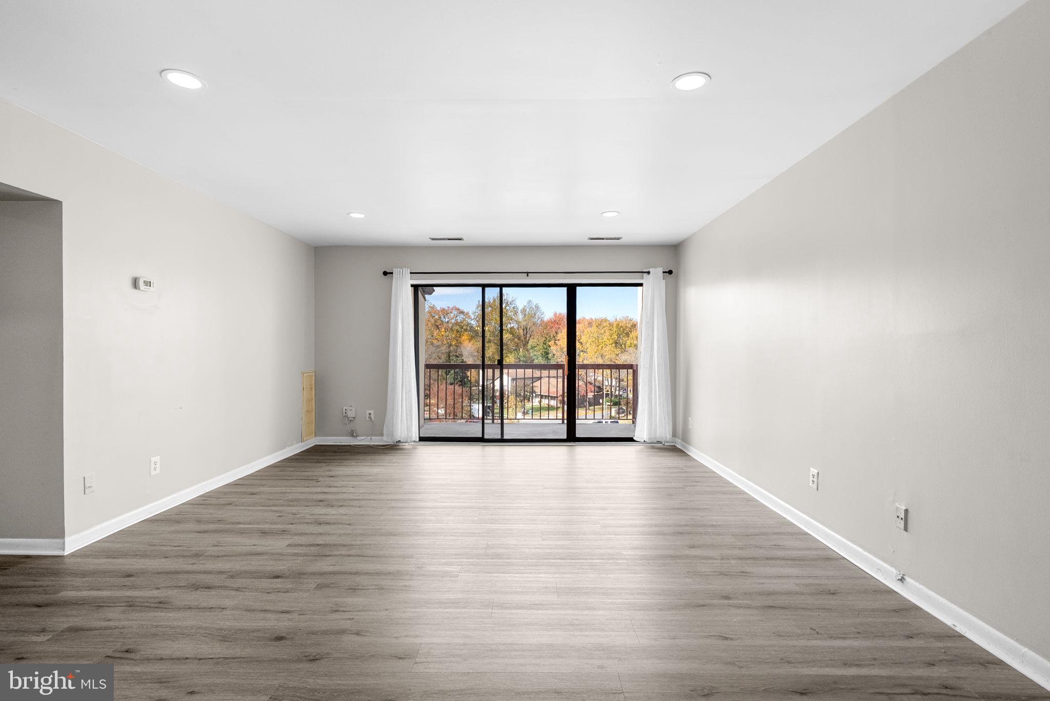 TREETOP CONDO - Residential