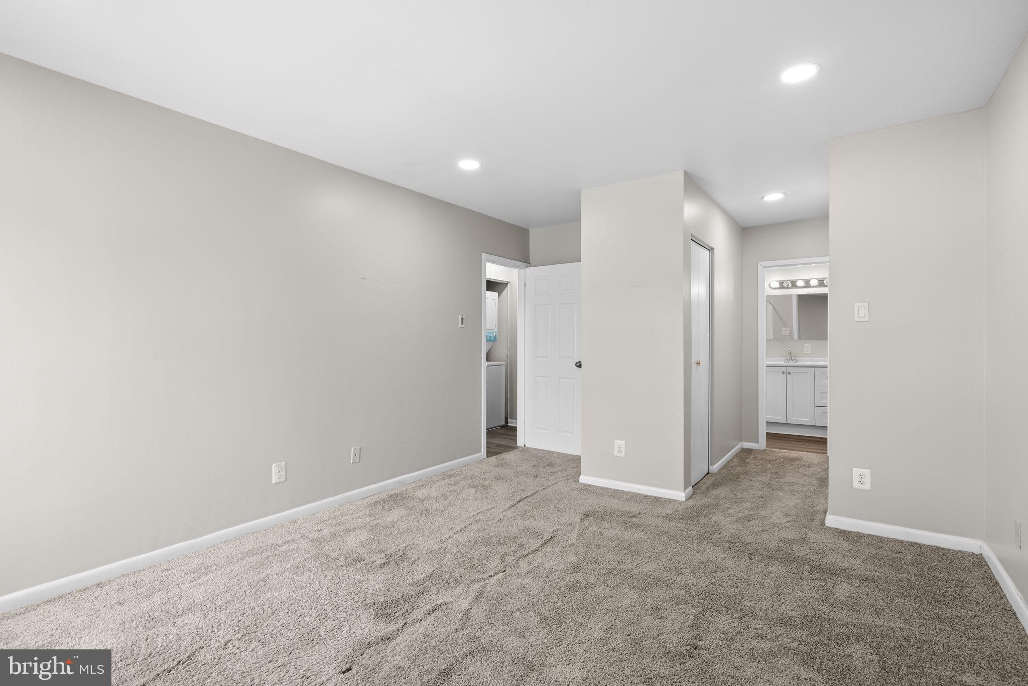 TREETOP CONDO - Residential