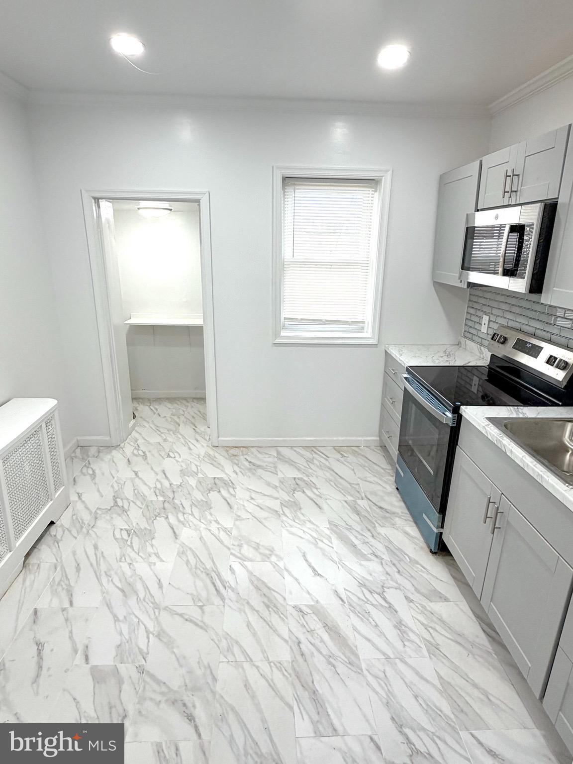 ELMWOOD PARK - Residential