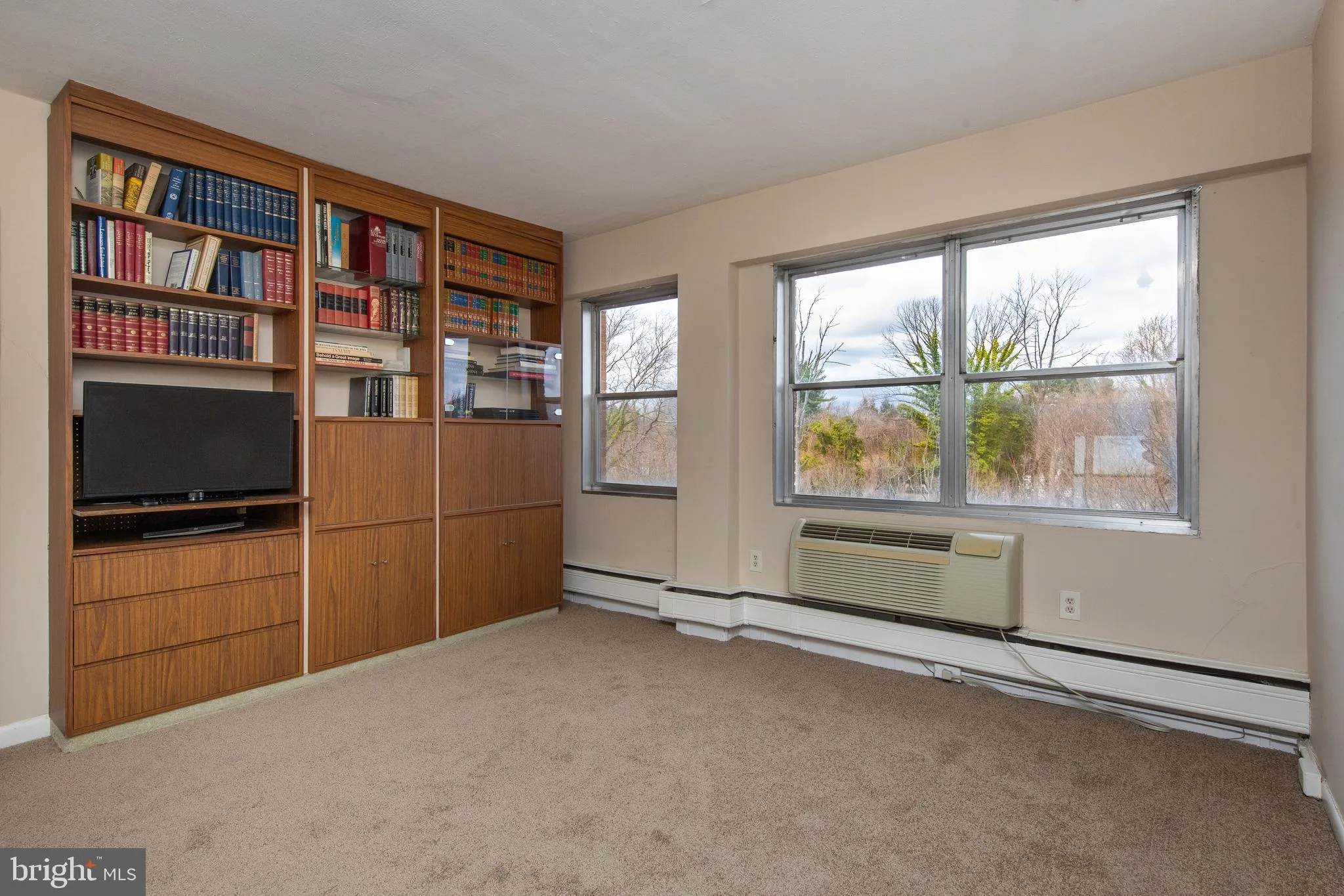 Elkins Park, Pennsylvania 19027, United States, 2 Bedrooms Bedrooms, ,2 BathroomsBathrooms,Residential,Pending,90571