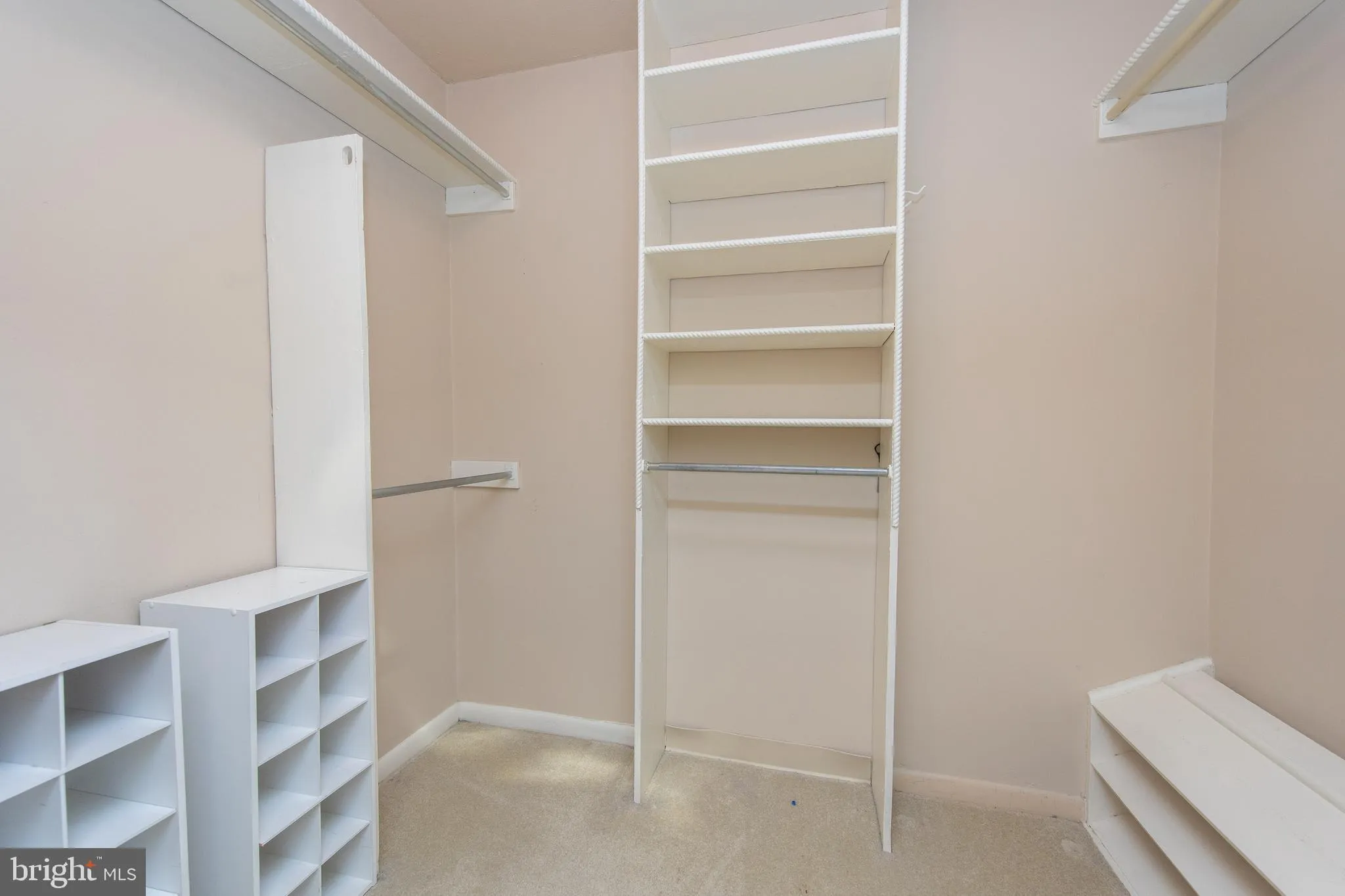 Elkins Park, Pennsylvania 19027, United States, 2 Bedrooms Bedrooms, ,2 BathroomsBathrooms,Residential,Pending,90571