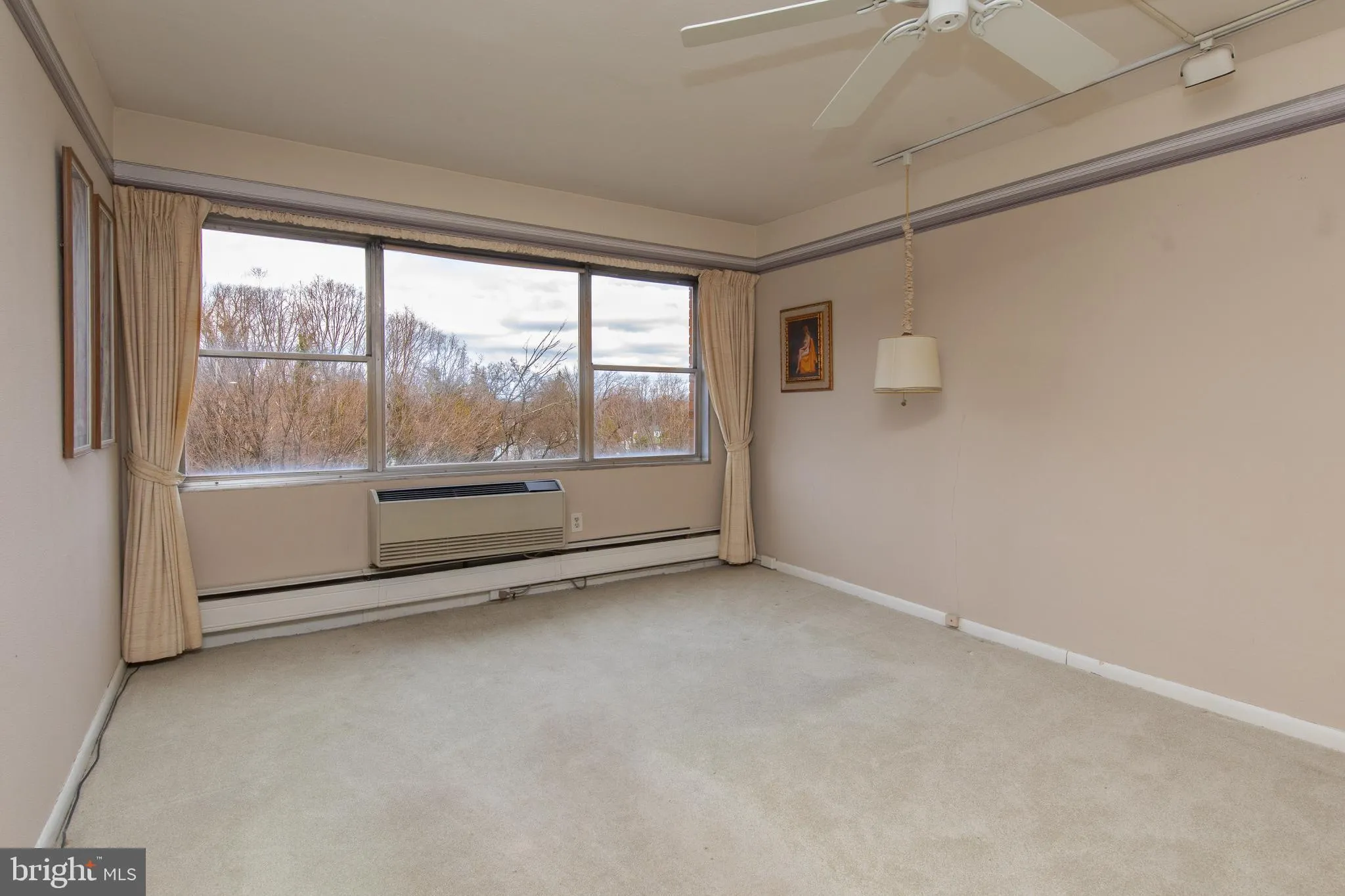 Elkins Park, Pennsylvania 19027, United States, 2 Bedrooms Bedrooms, ,2 BathroomsBathrooms,Residential,Pending,90571