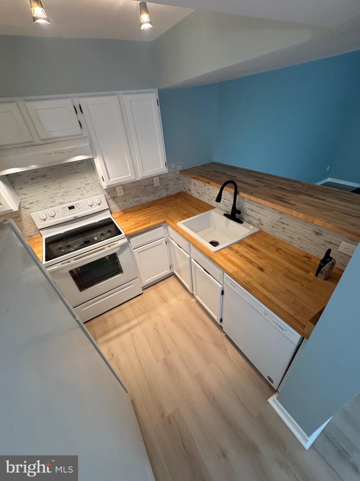 FOUNTAINS AT MCLEAN - Residential Lease