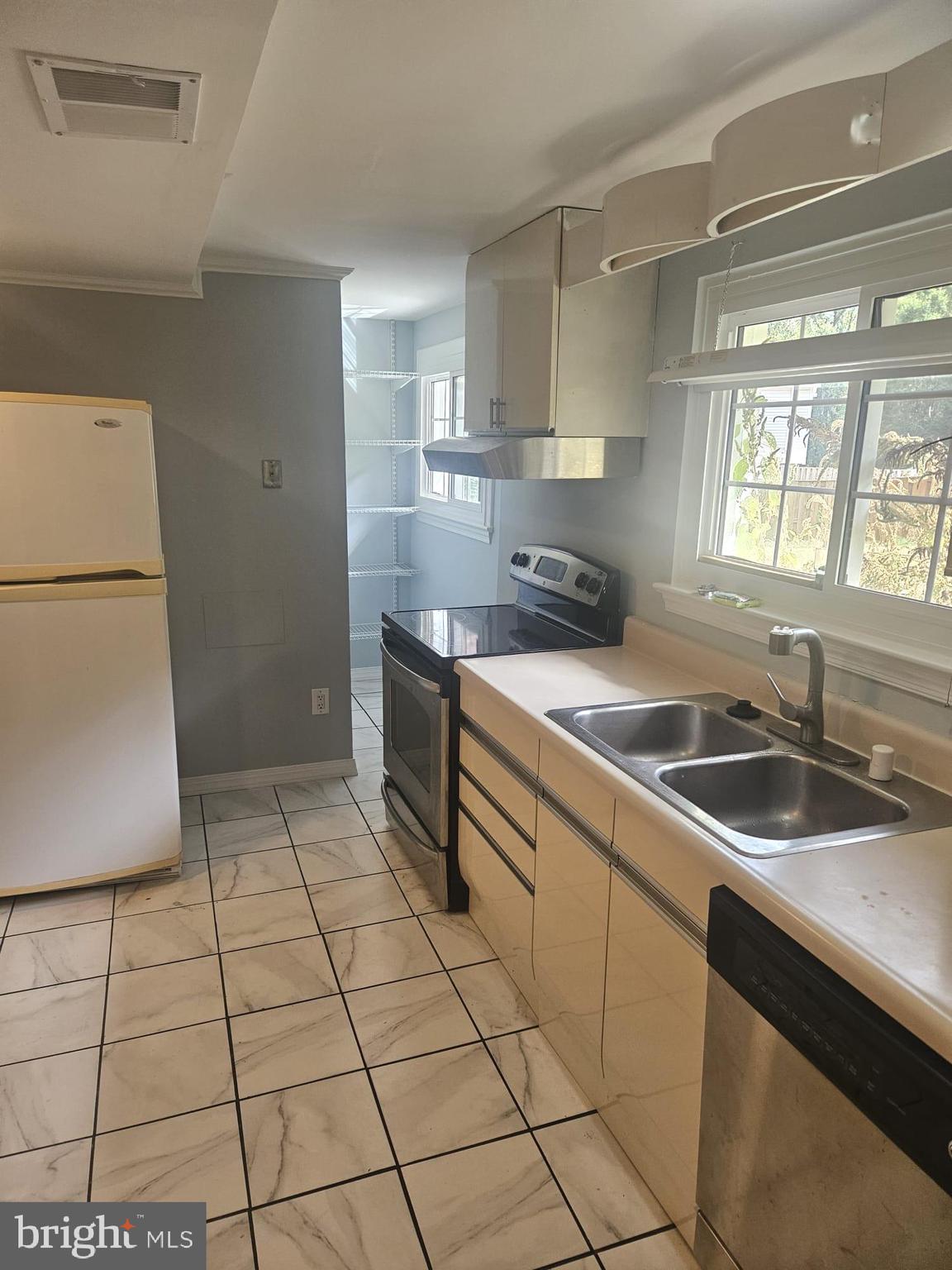 QUINCE ORCHARD KNOLLS - Residential Lease