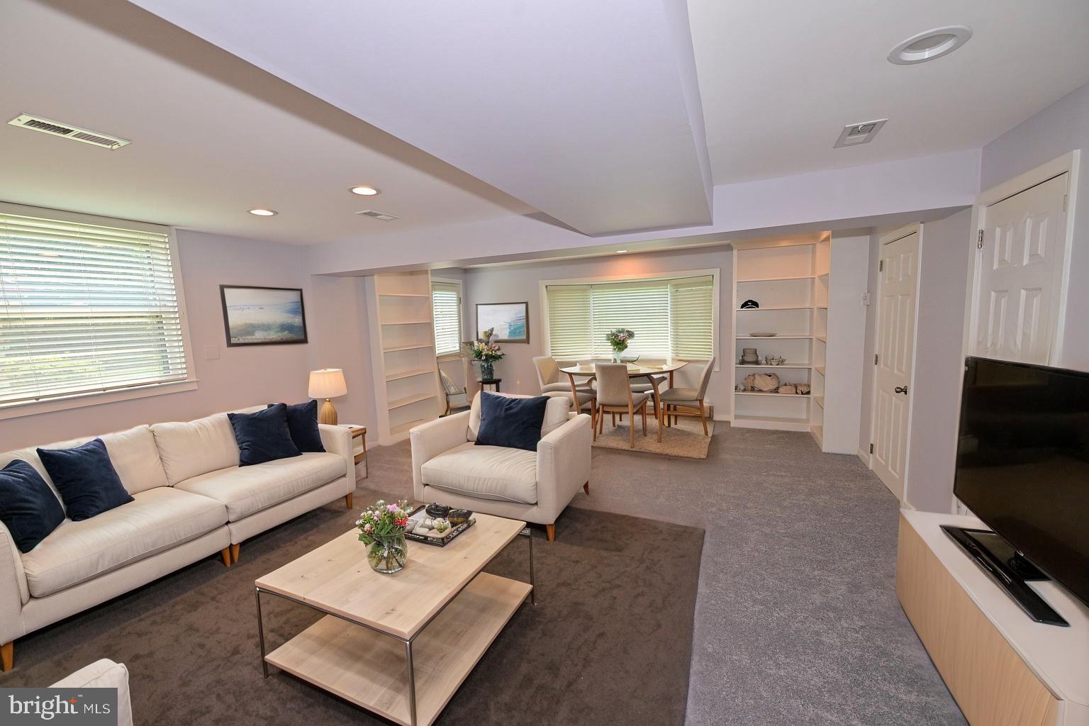 TWICKENHAM VILLAGE - Residential