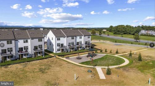 RENN QUARTER - Residential Lease