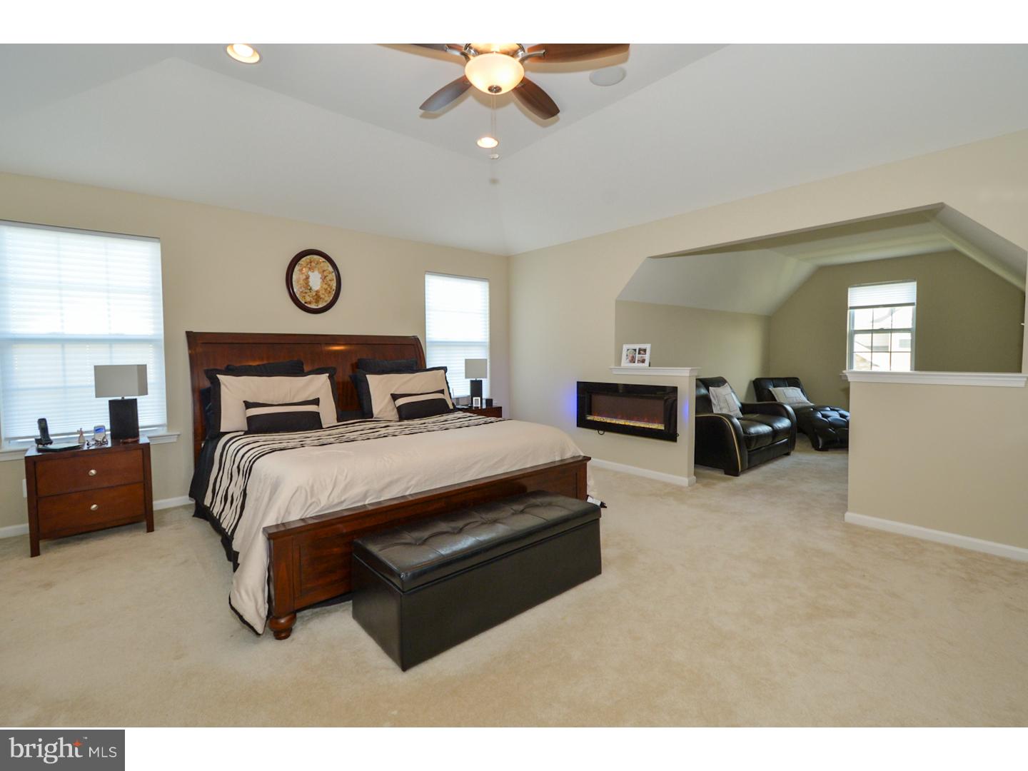 VILL AT COUNTRY VIEW - Residential