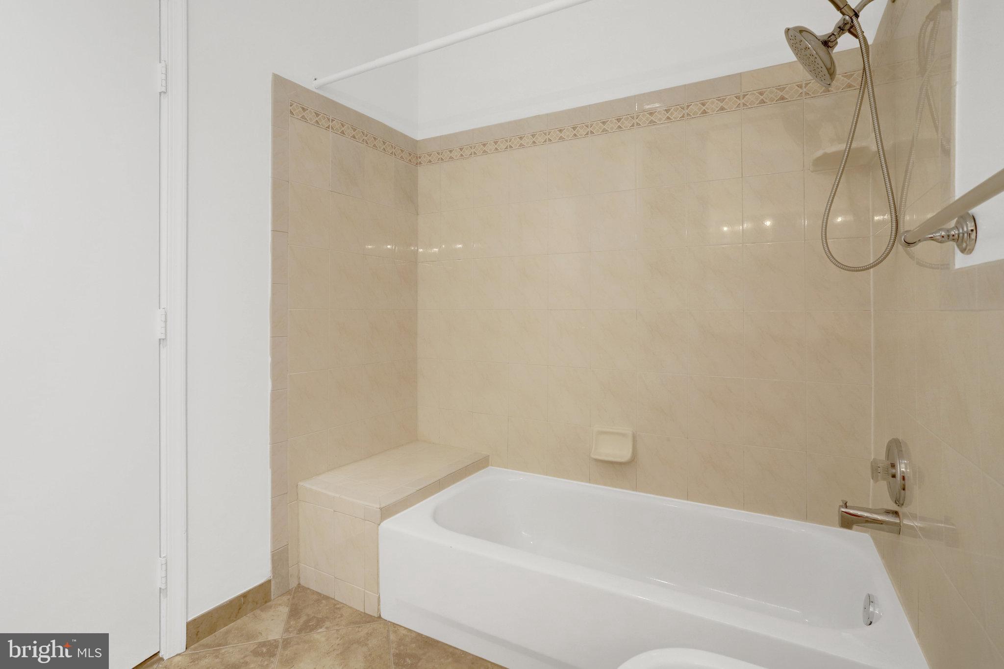 OAKCREST - Residential Lease