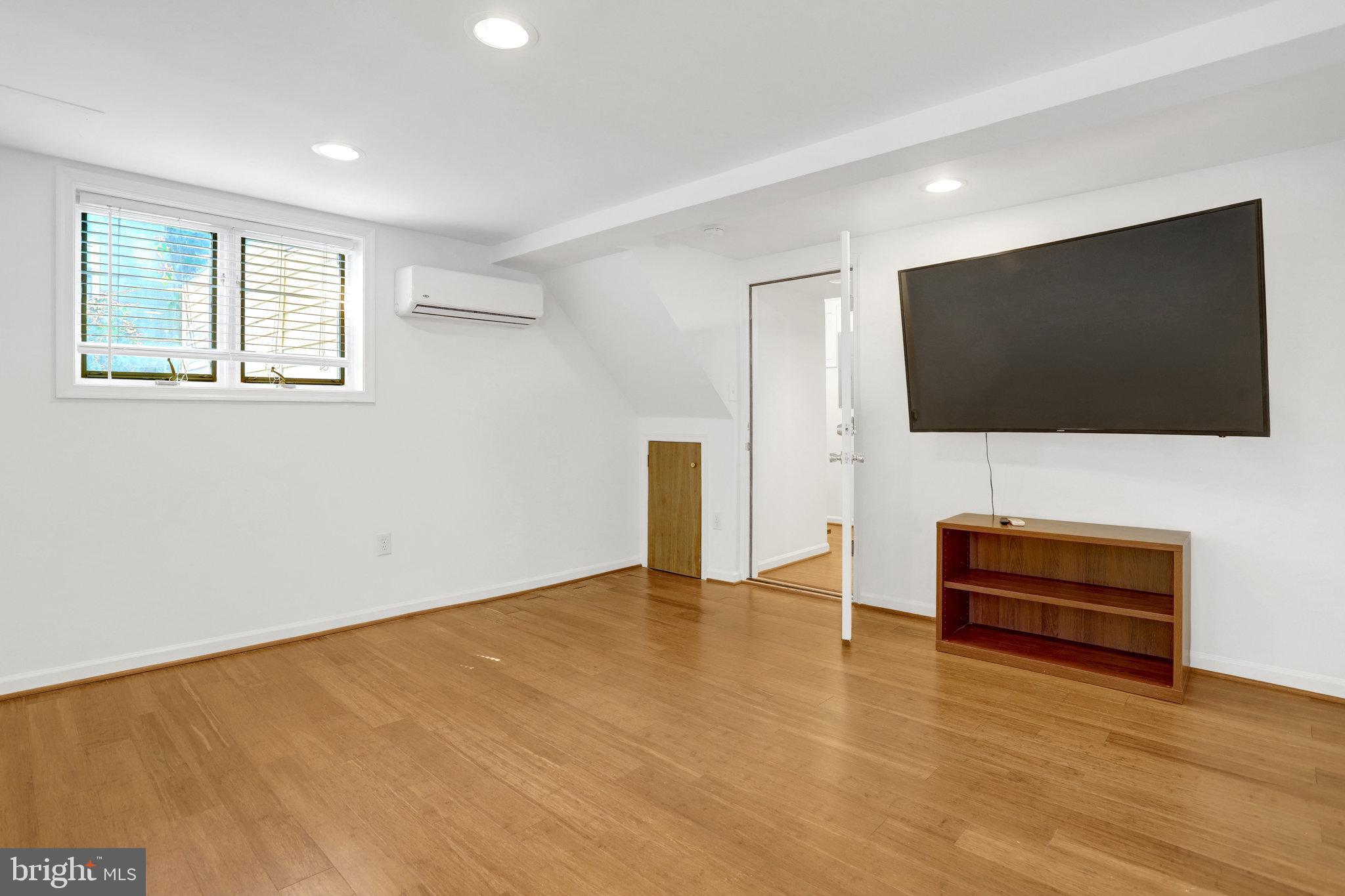 OAKCREST - Residential Lease