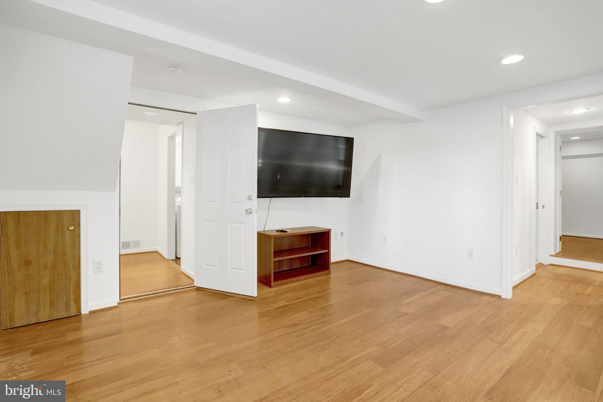 OAKCREST - Residential Lease