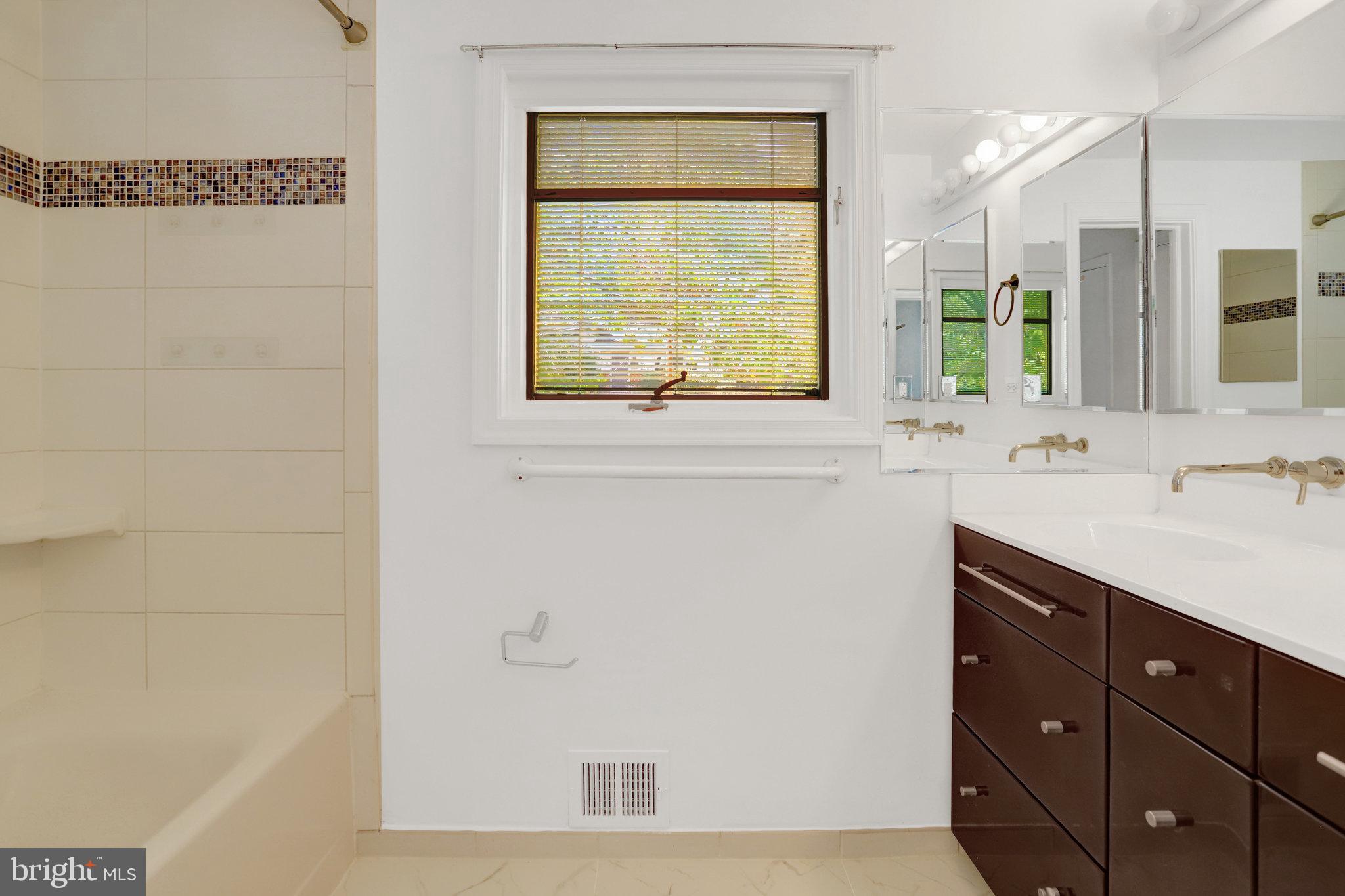 OAKCREST - Residential Lease