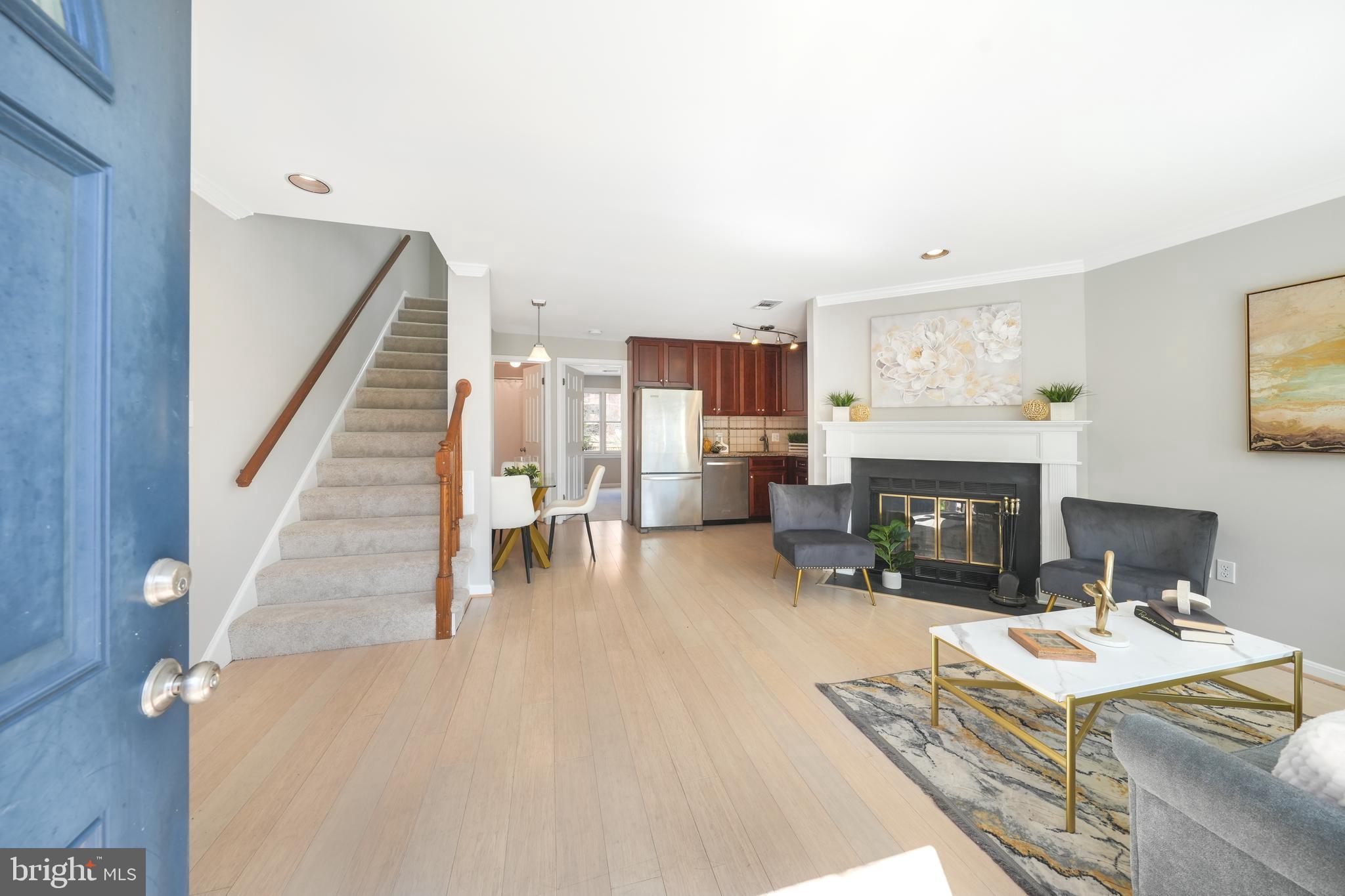 2540 FAIRFAX DRIVE 2B