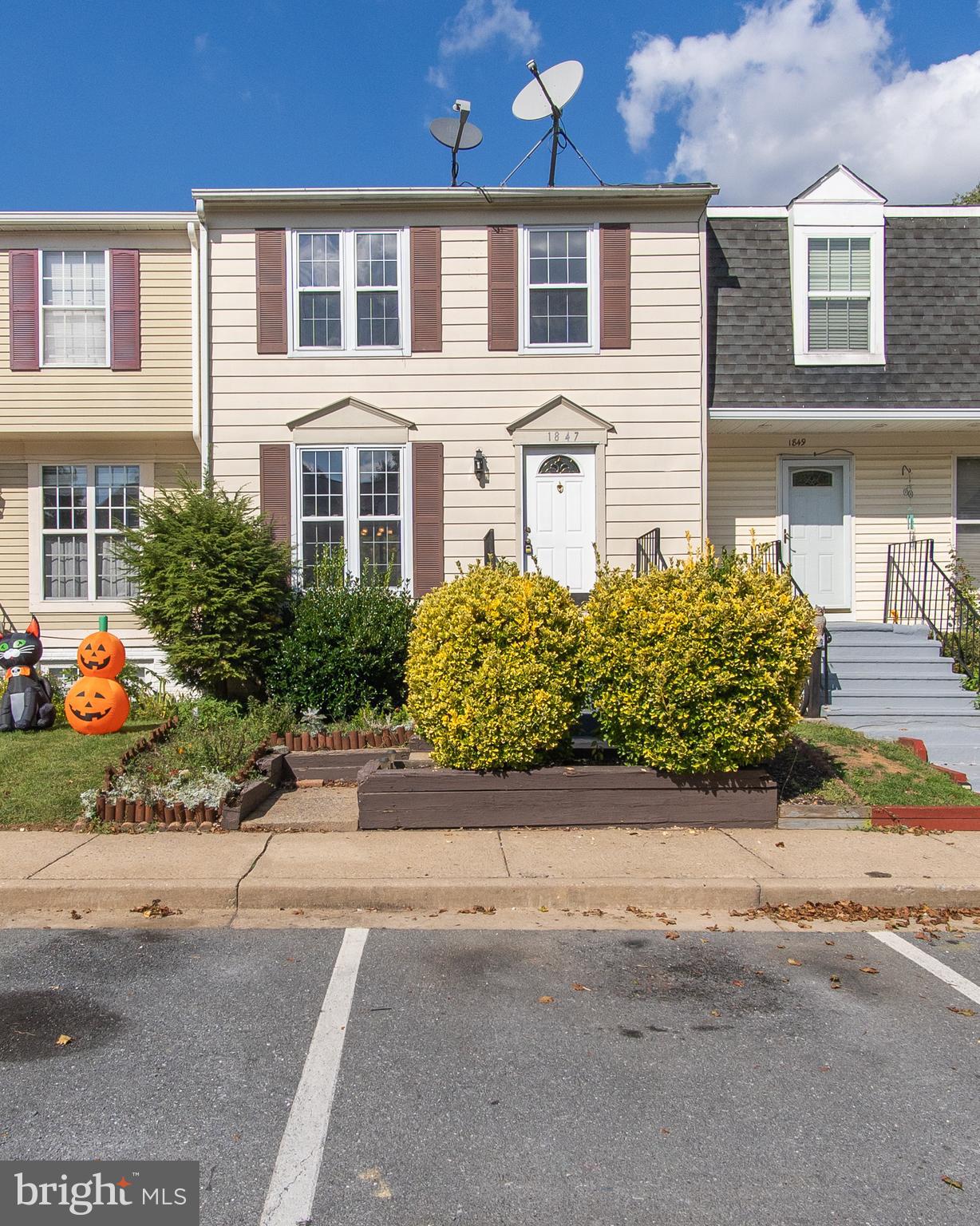 CARROLL PARK MANOR - Residential Lease