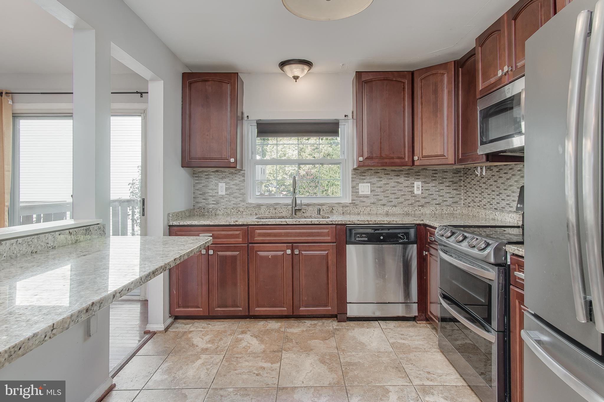 CARROLL PARK MANOR - Residential Lease