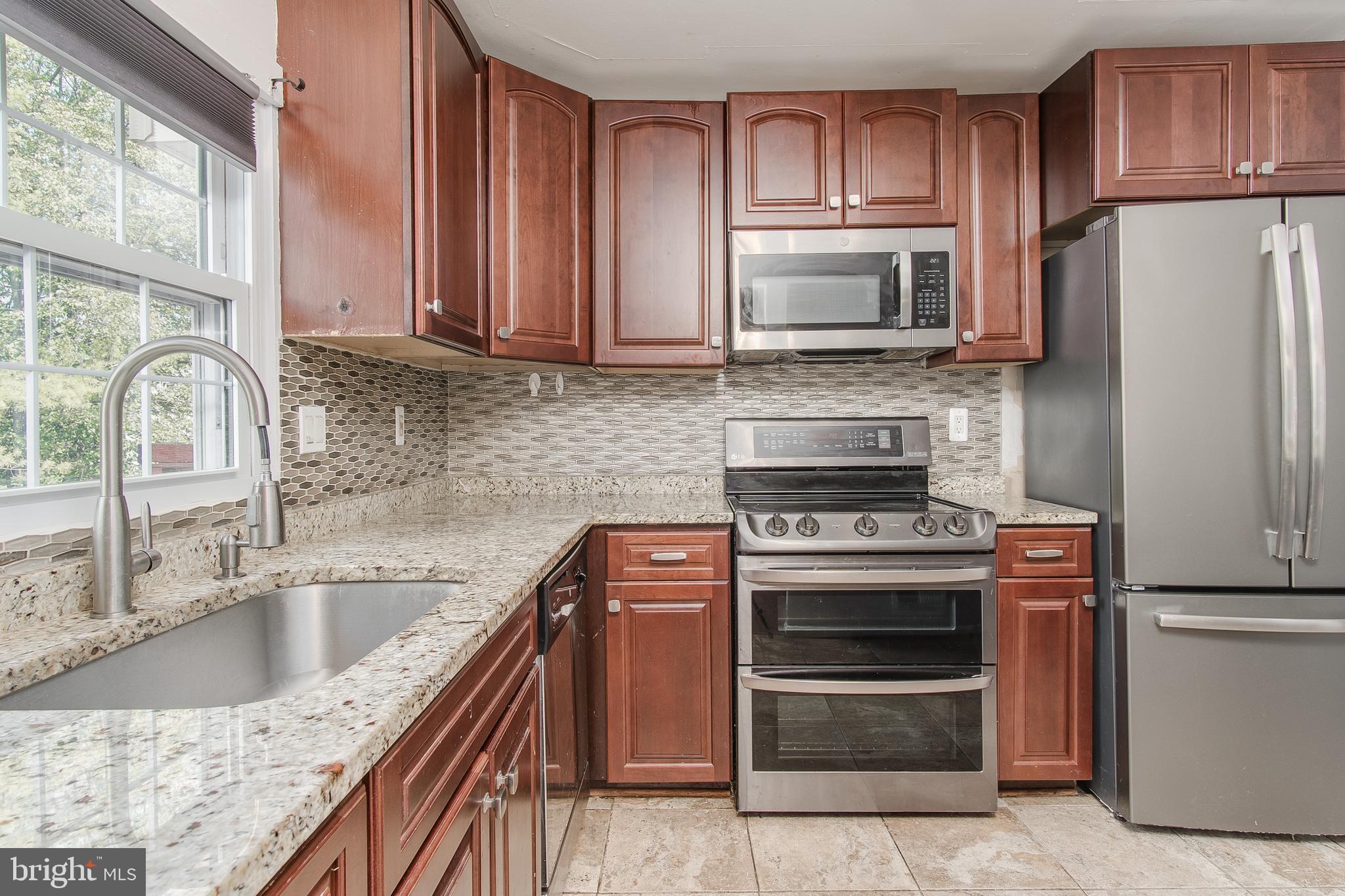 CARROLL PARK MANOR - Residential Lease