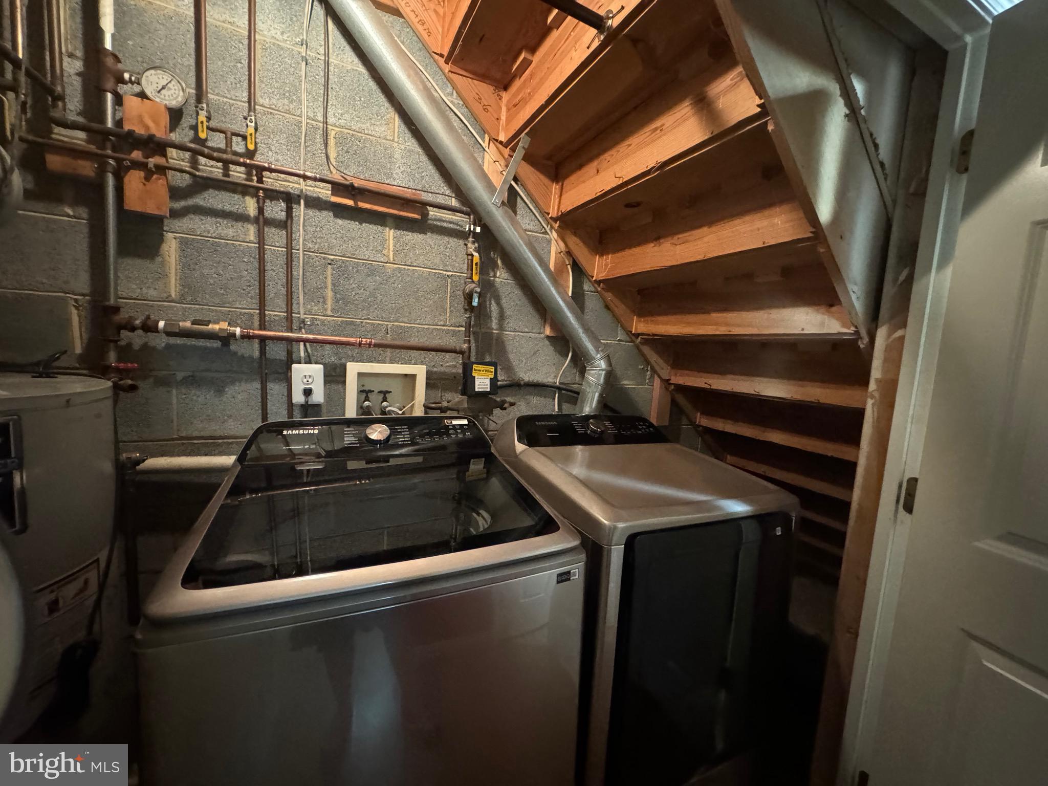 CLARY'S FOREST - Residential Lease