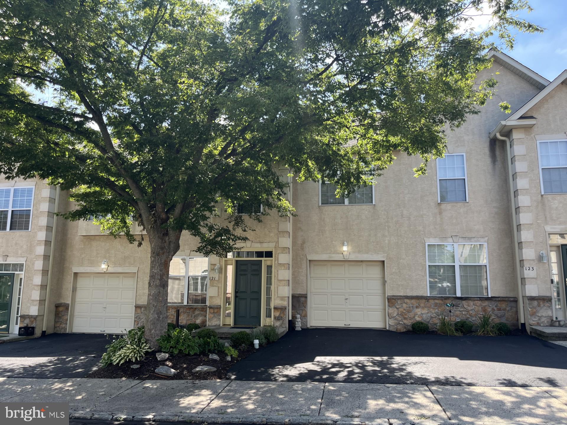 Welcome to 121 Castle Drive, a desirable townhome located in the Hampton Green community within the North Penn School District. This three-bedroom, 2.5-bath home features nine-foot ceilings and hardwood floors throughout. The two-story family room includes a gas fireplace, creating a warm and inviting living space.
The large eat-in kitchen boasts a brand-new refrigerator, recessed lighting, ample cabinetry, generous counter space, and an additional breakfast nook. A sliding glass door leads to a peaceful backyard deck, perfect for relaxation and outdoor dining.
Upstairs, you'll find a primary bedroom with a full bath and a walk-in closet, complete with a separate shower and a soaking tub. There are also two well-sized bedrooms, a laundry room equipped with a washer and dryer, and plenty of storage space for organization.
This home is conveniently located near major roadways (Route 309, 202, 63, 476, and 73) and transportation options, and is within walking distance of shopping and restaurants.
It is ready for you to move in!