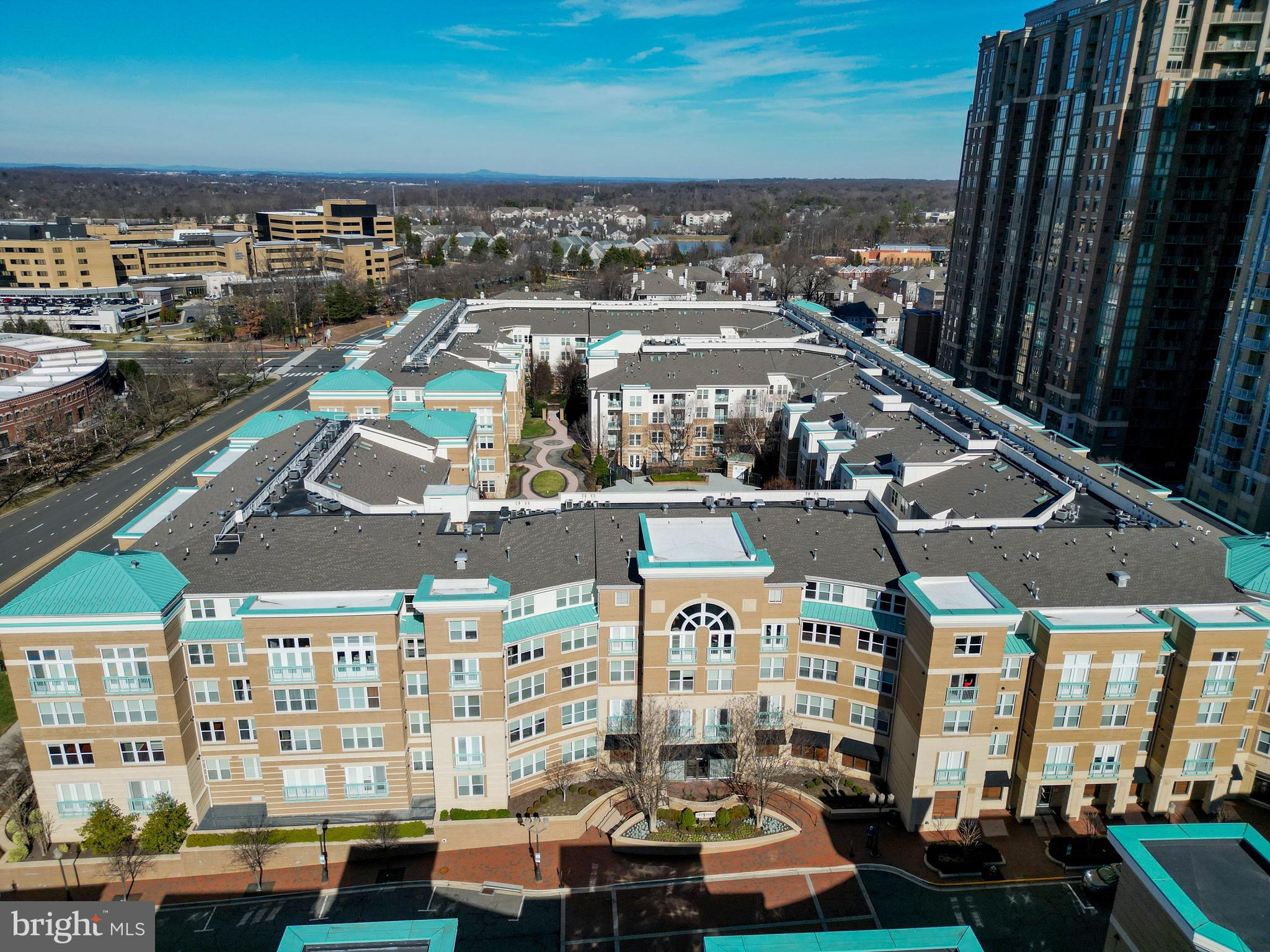 SAVOY AT RESTON TOWN CENTER - Residential