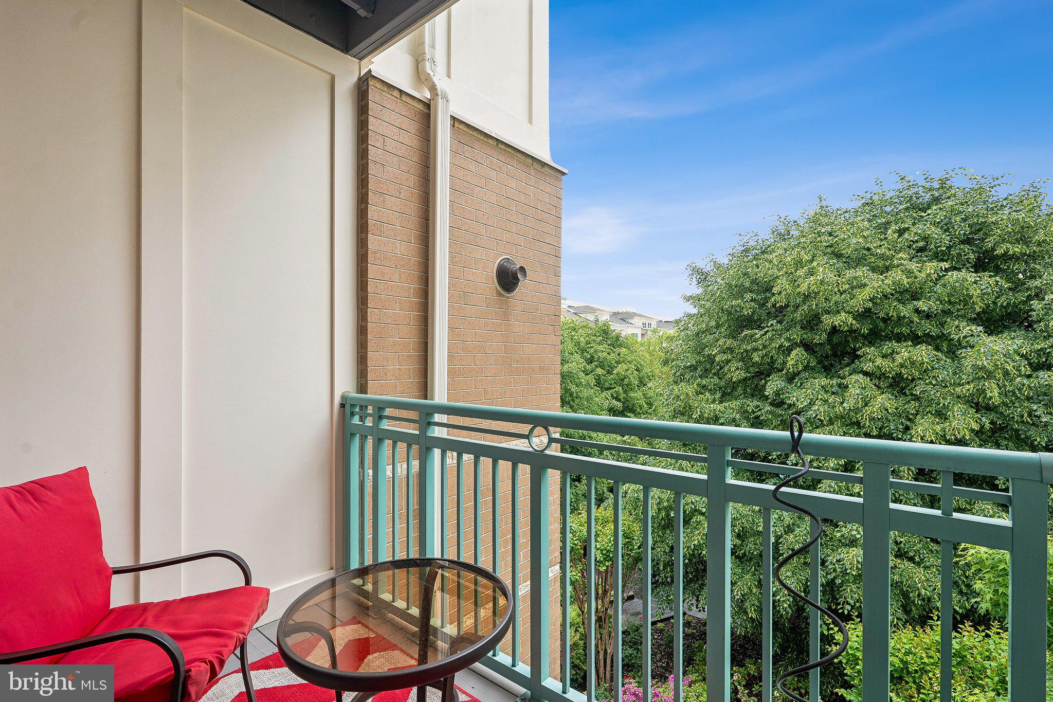 SAVOY AT RESTON TOWN CENTER - Residential