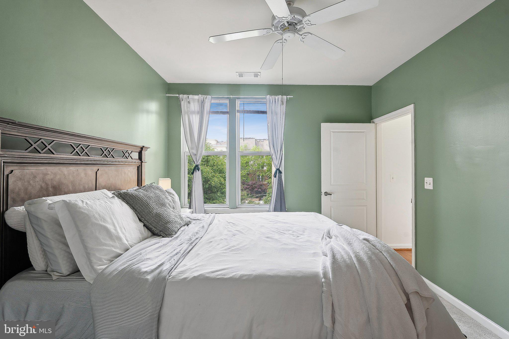 SAVOY AT RESTON TOWN CENTER - Residential