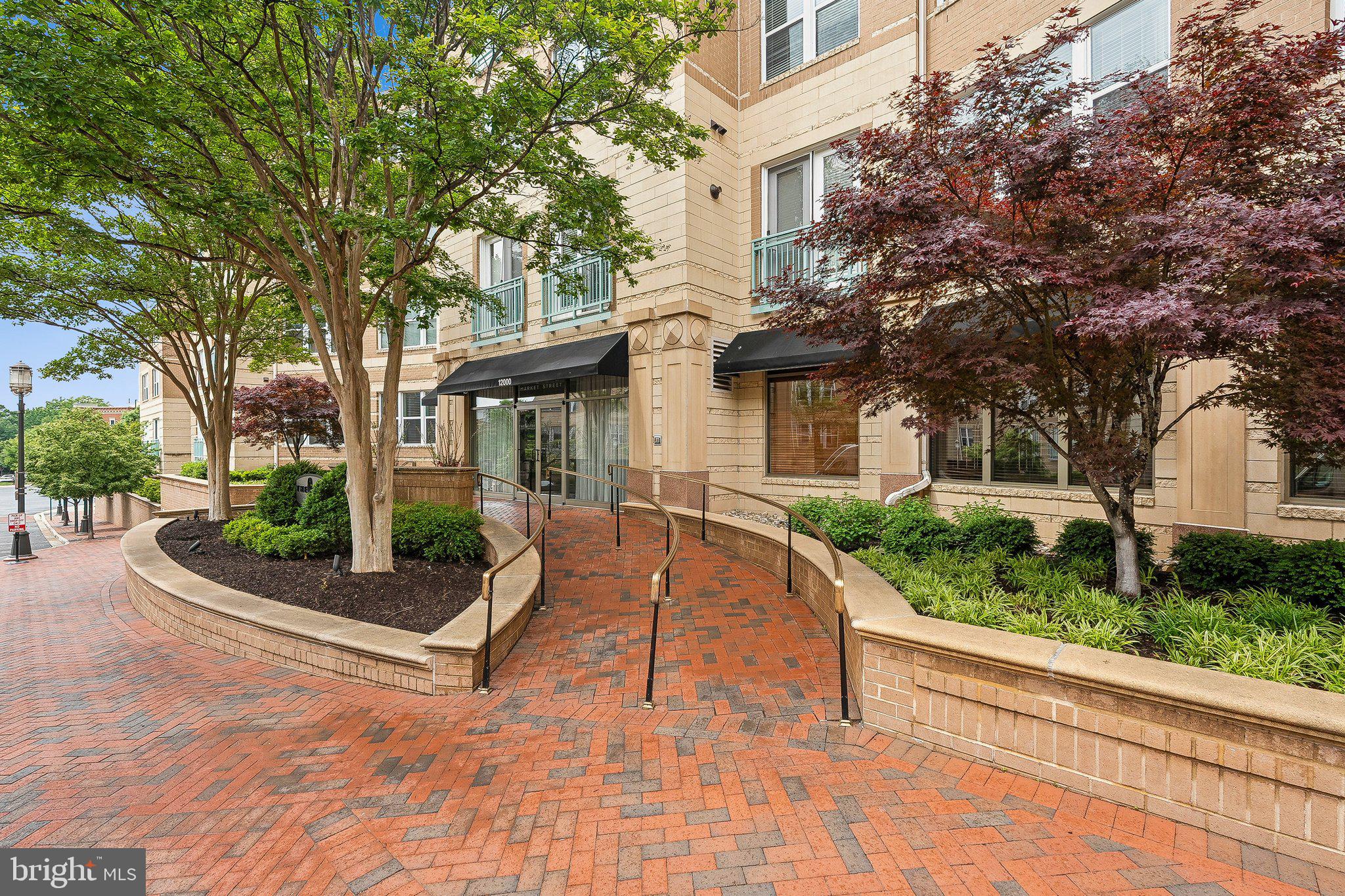 SAVOY AT RESTON TOWN CENTER - Residential