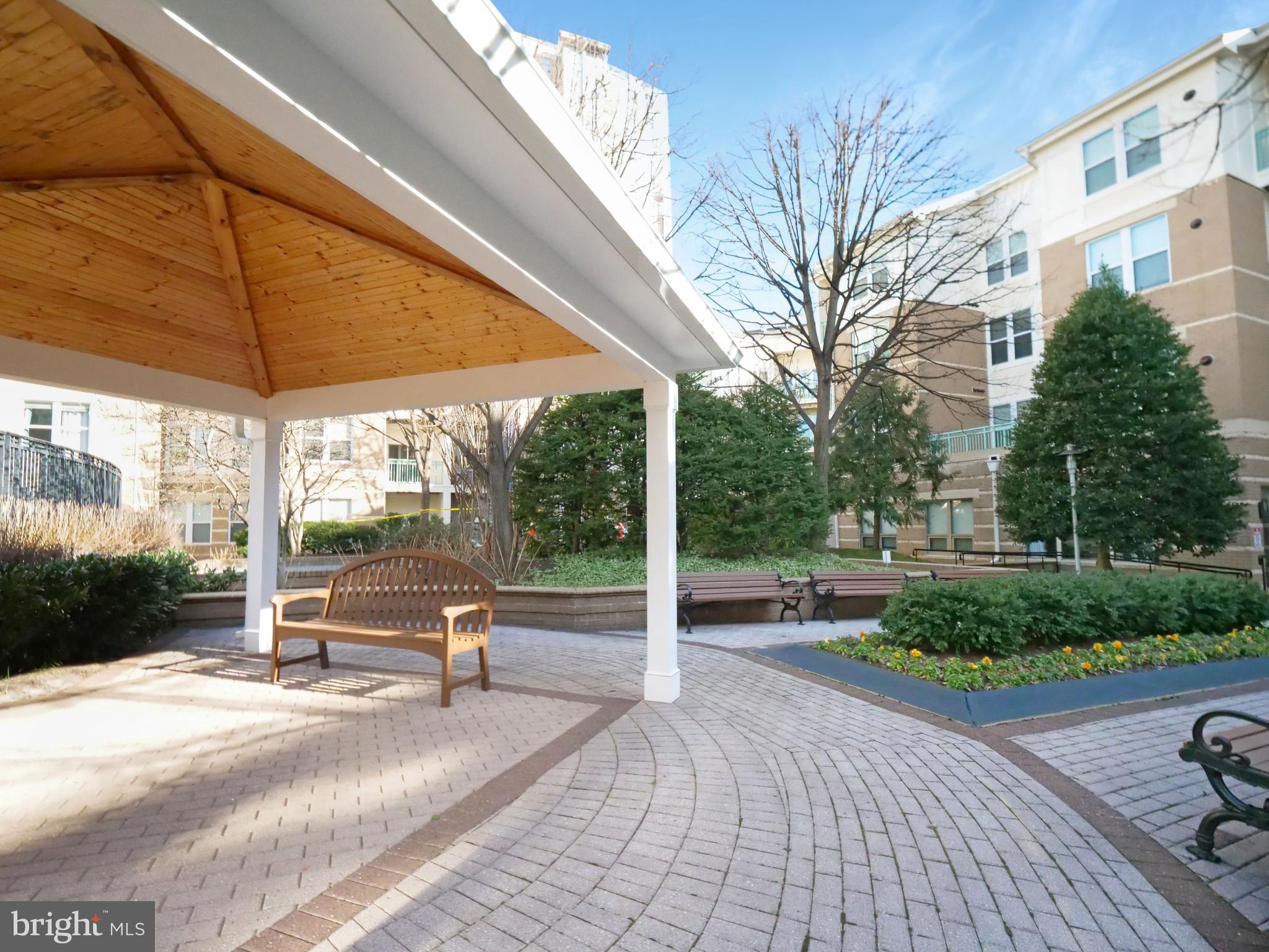 SAVOY AT RESTON TOWN CENTER - Residential