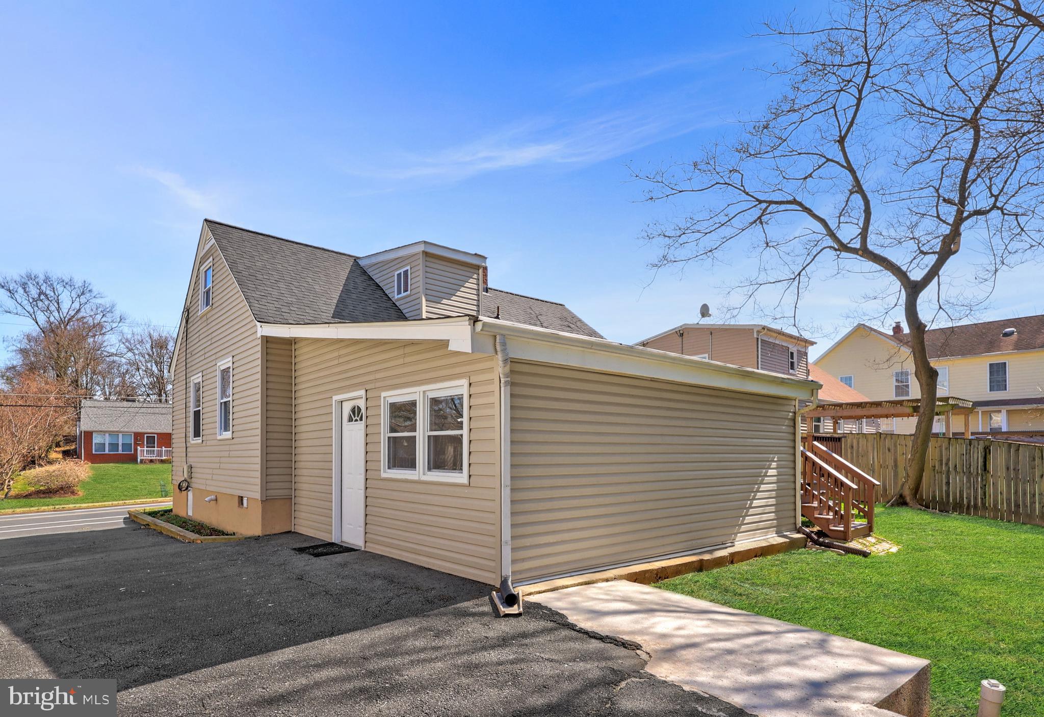 WEST LAWN - Residential