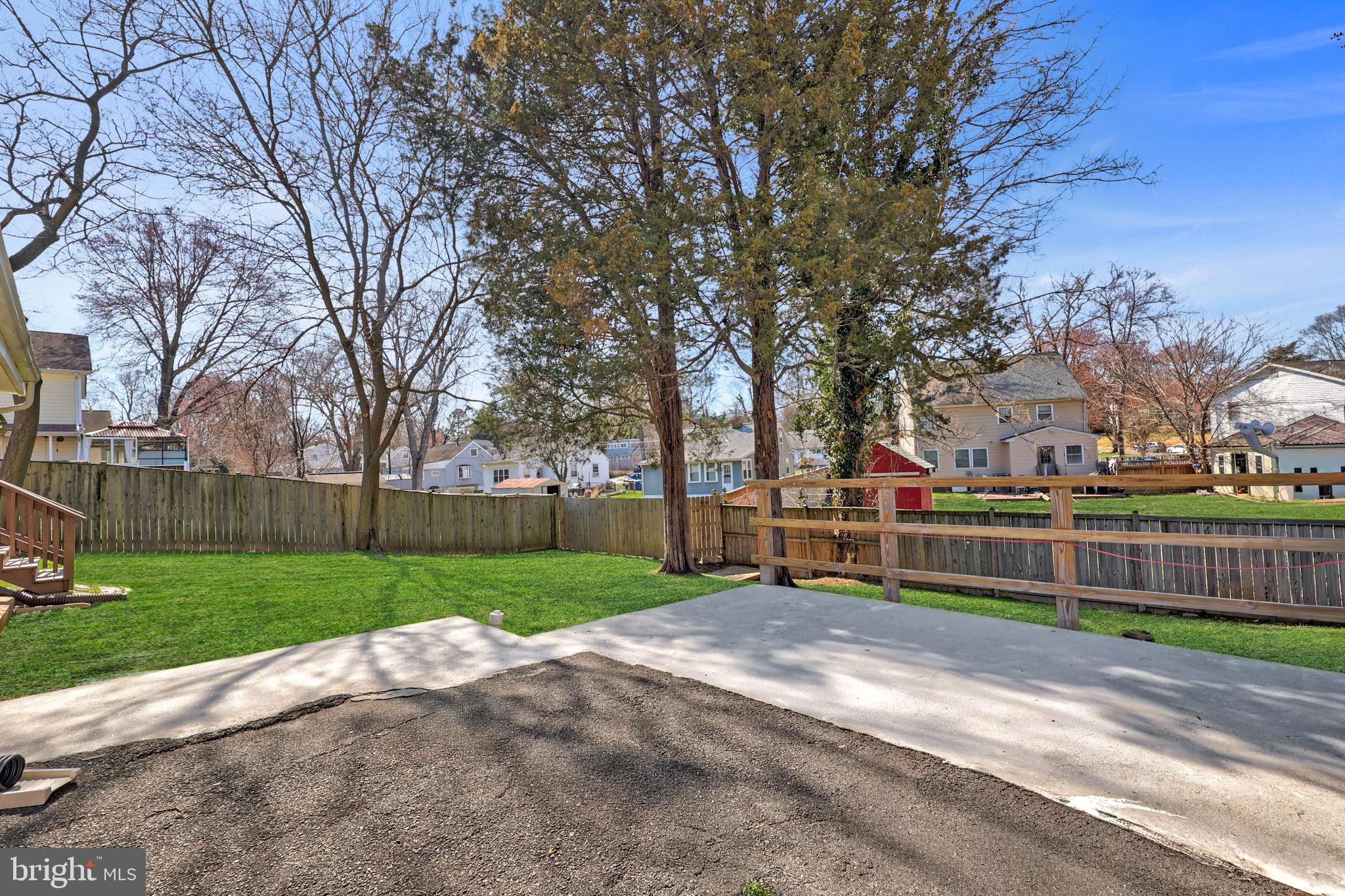 WEST LAWN - Residential