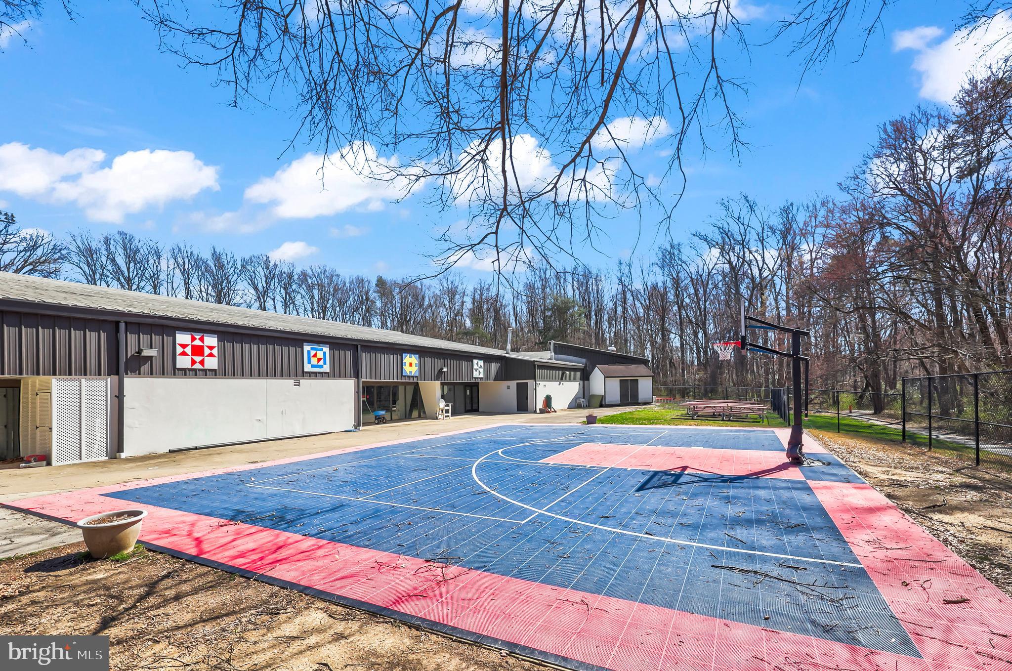 WEST LAWN - Residential