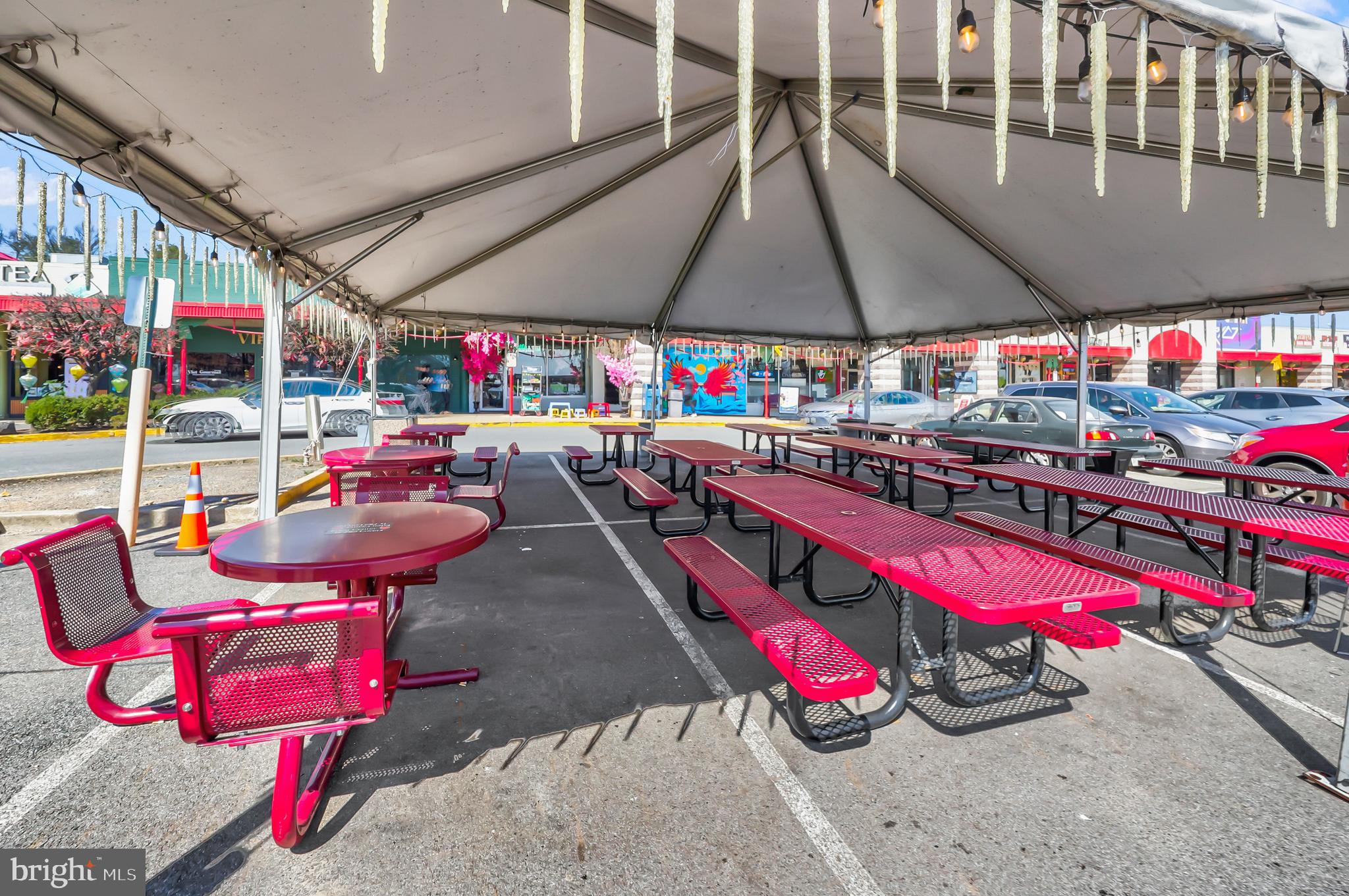 WEST LAWN - Residential