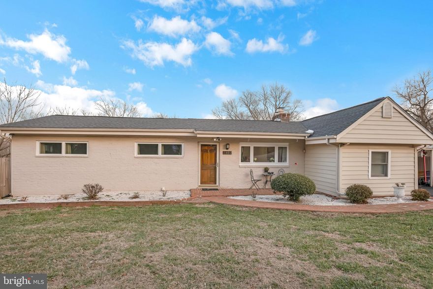 Immaculate home in PRIME location! Beautifully remodeled and updated, this spacious single family home is in excellent condition! Features 4 bedrooms and 3 baths, hardwood floors throughout most of the home, kitchen with granite counters and stainless steel appliances. Separate dining room with open living room. Large master suite with full bath. Additional den offers you the comfort of working from home! Fenced yard and a 2 level deck, perfect for entertaining and pets. Short distance from Huntington Metro, Reagan National, GW Parkway, Fort Belvoir, and George Washington's Distillery & Gristmill. Available now.