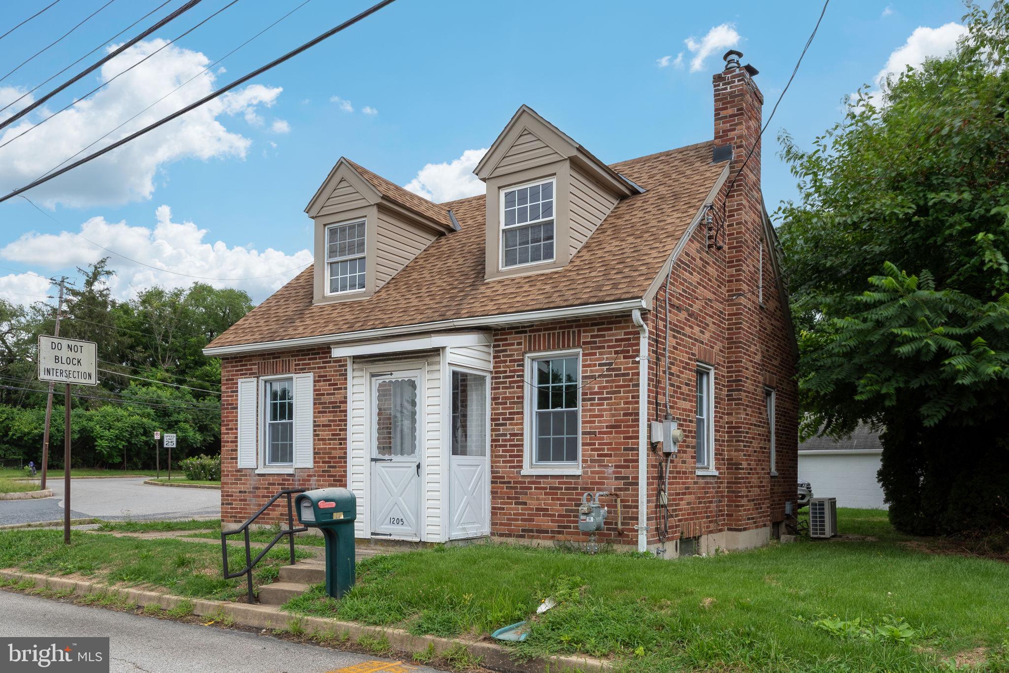 1205 N SHERMAN STREET