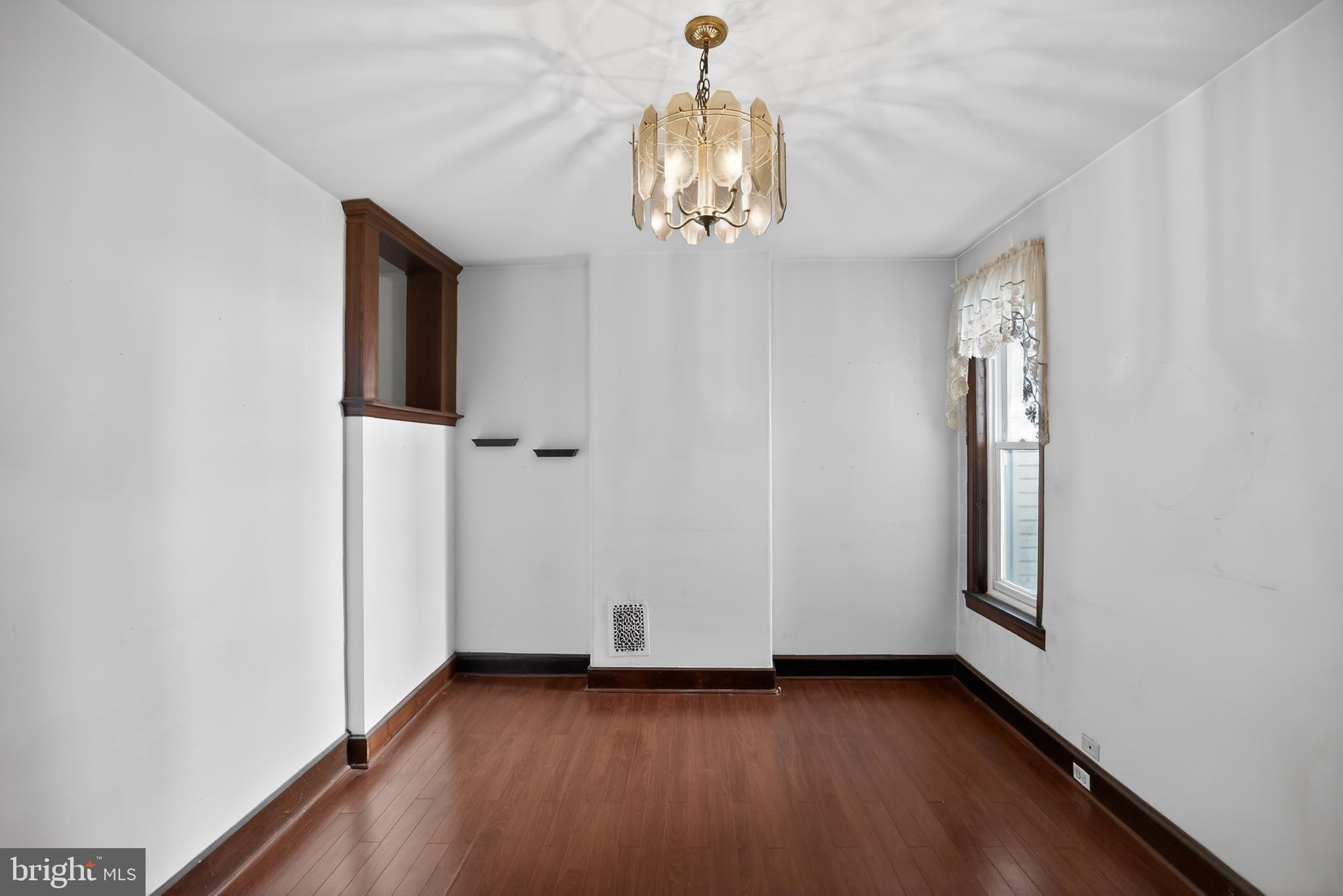 ROXBOROUGH - Residential