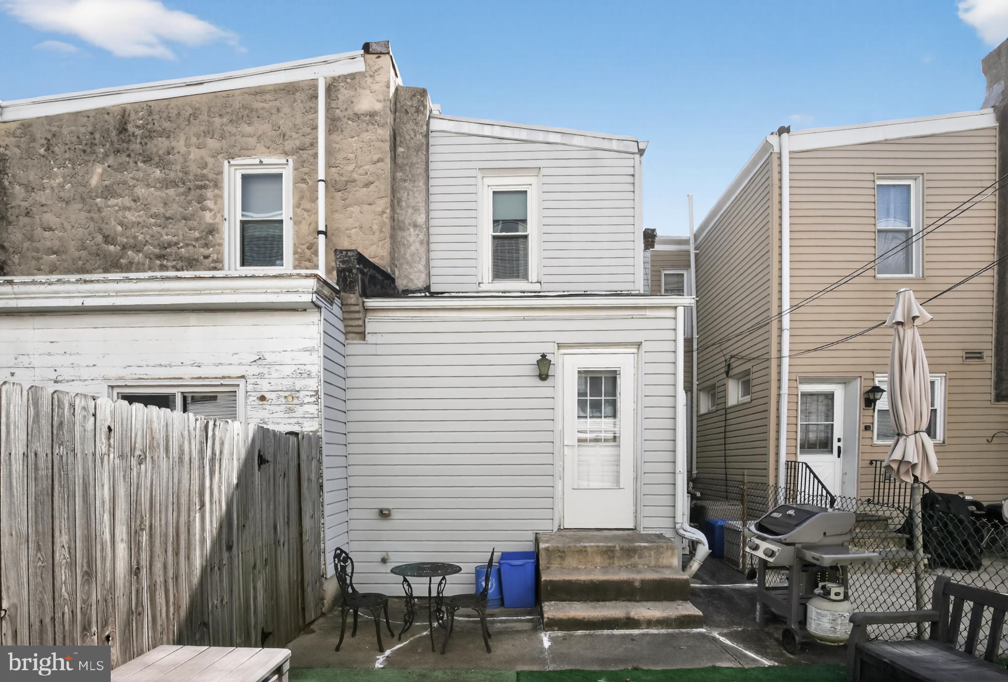 ROXBOROUGH - Residential