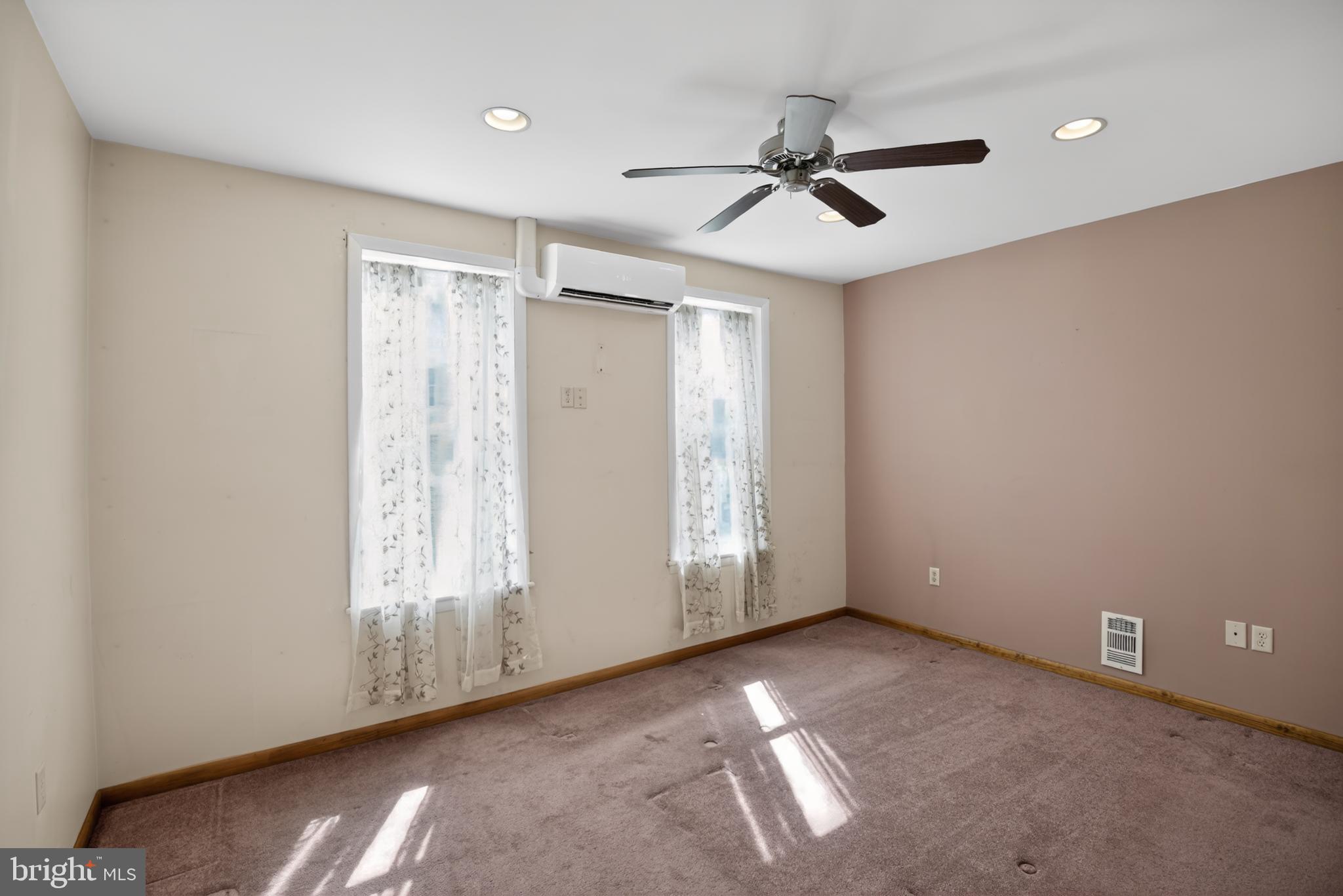 ROXBOROUGH - Residential