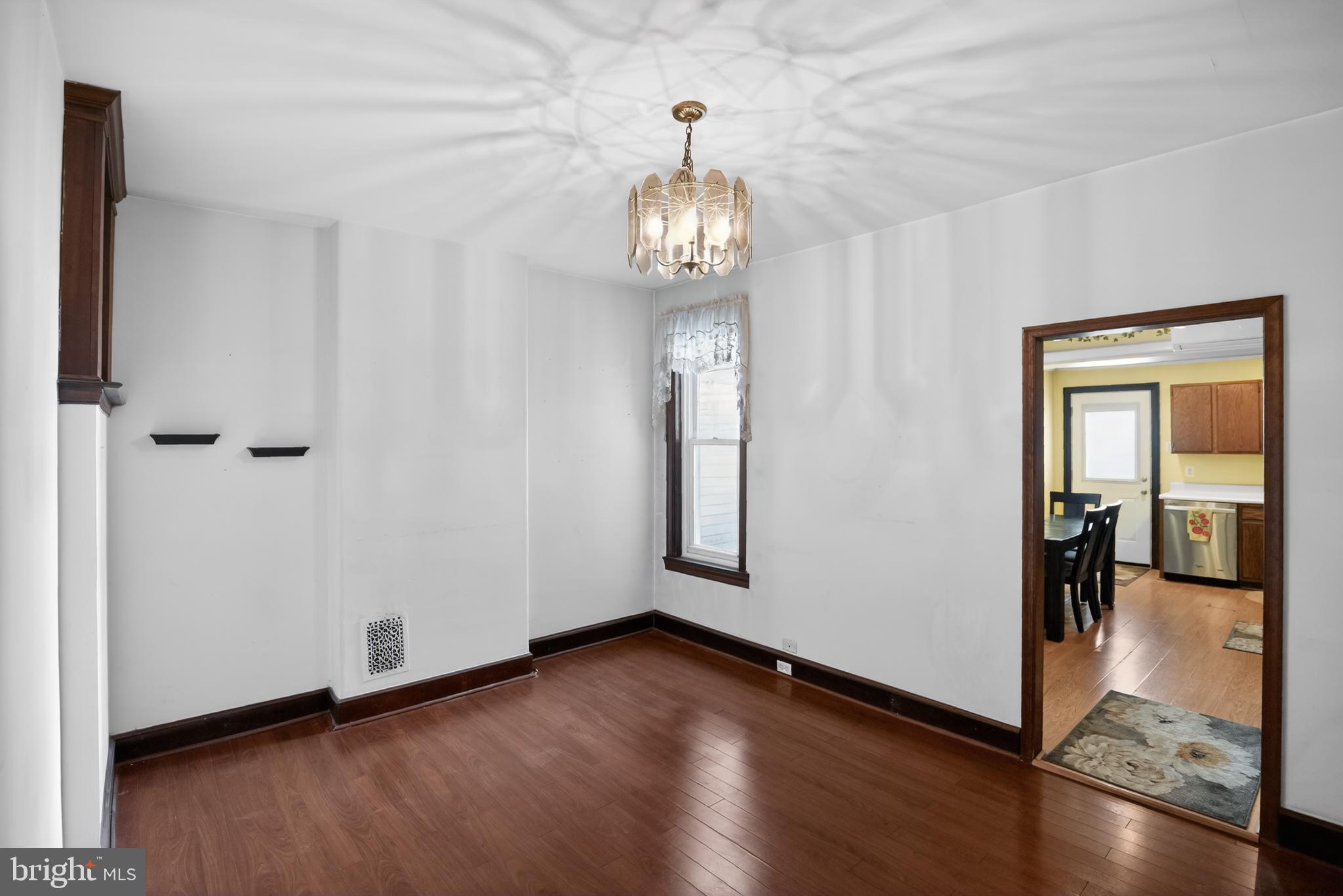 ROXBOROUGH - Residential