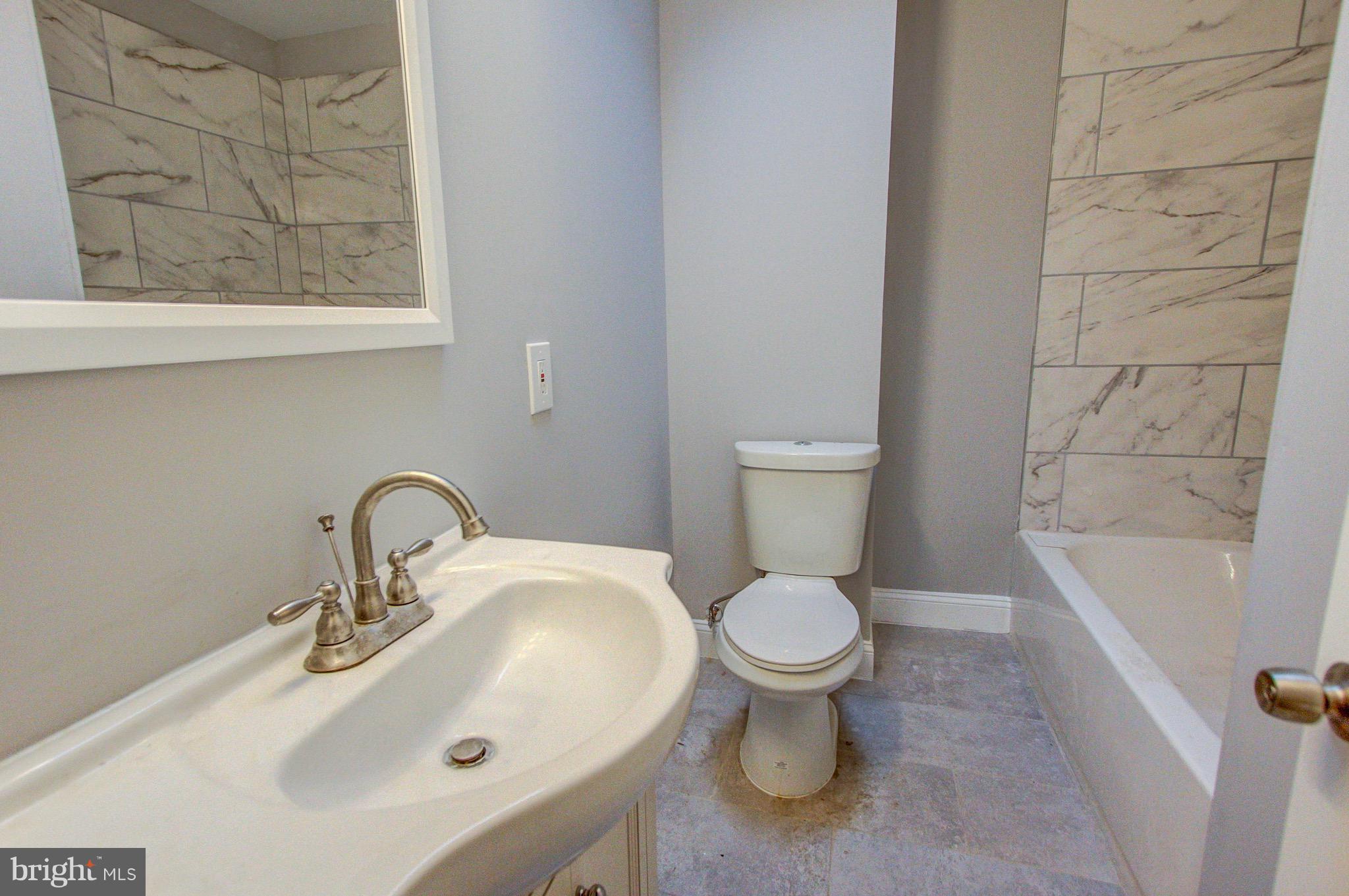 ELMWOOD PARK - Residential