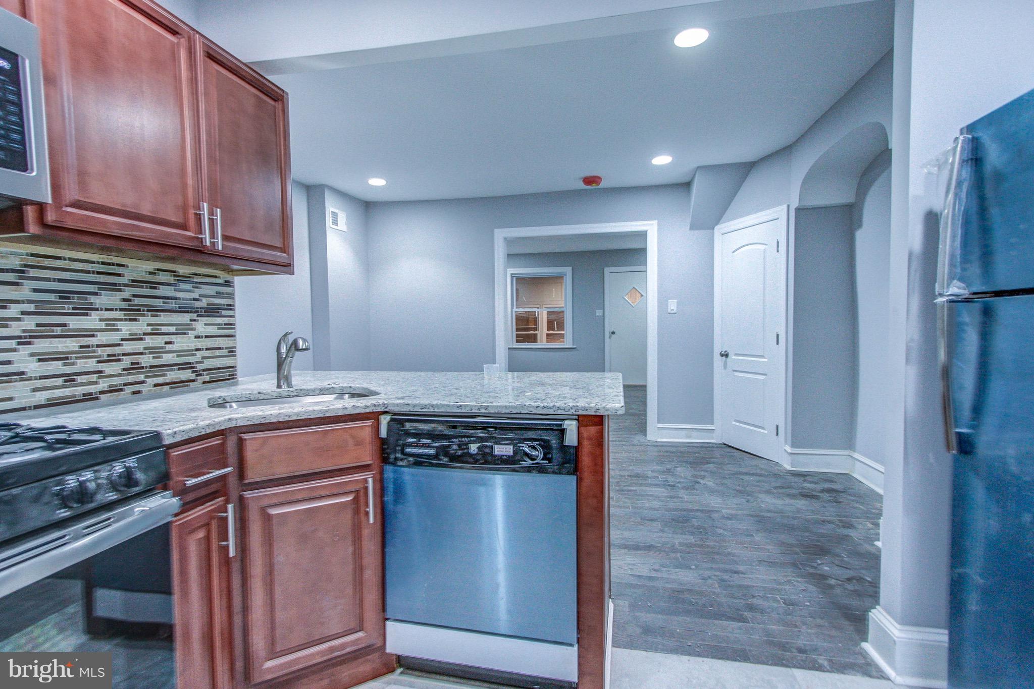 ELMWOOD PARK - Residential