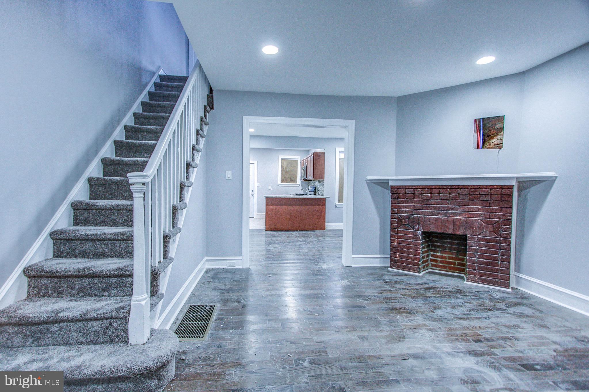 ELMWOOD PARK - Residential