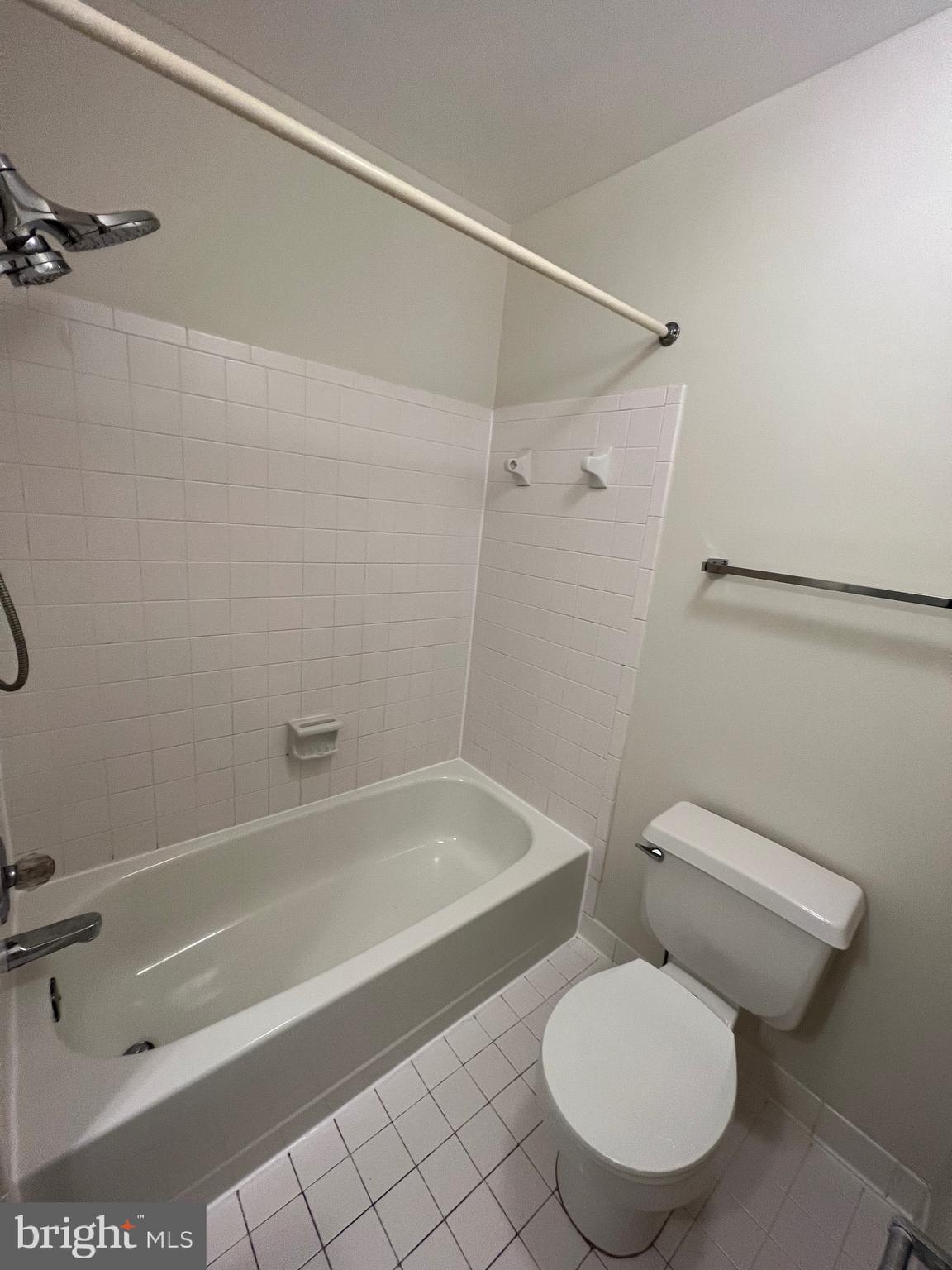 COURTHOUSE WALK - Residential Lease