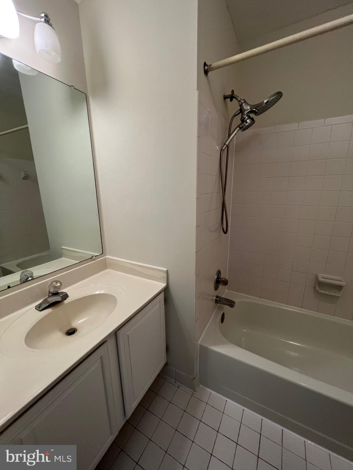 COURTHOUSE WALK - Residential Lease