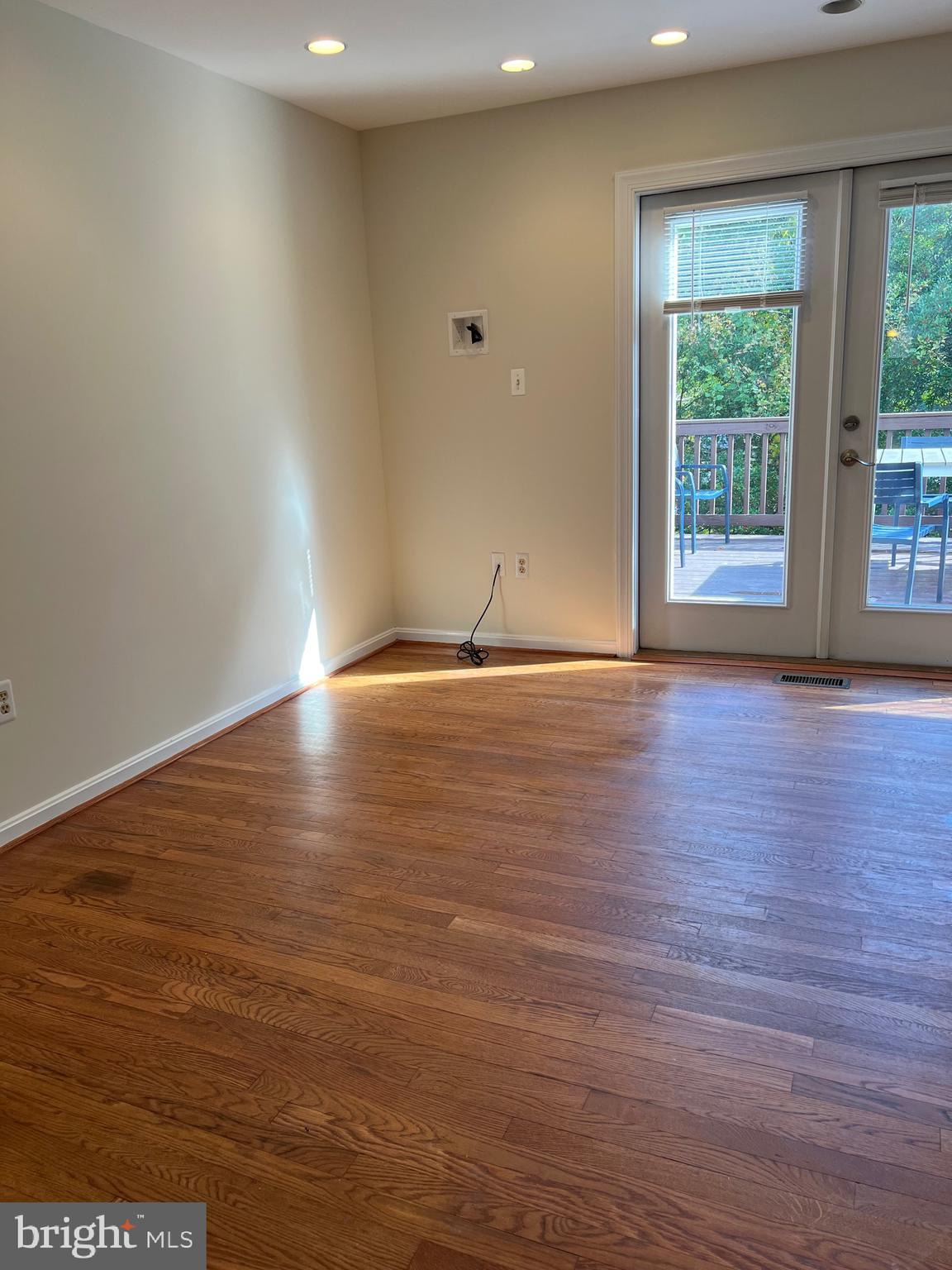 COURTHOUSE WALK - Residential Lease