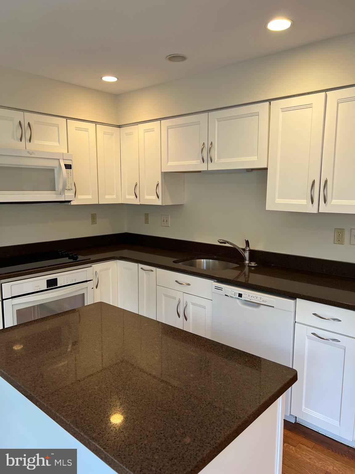 COURTHOUSE WALK - Residential Lease