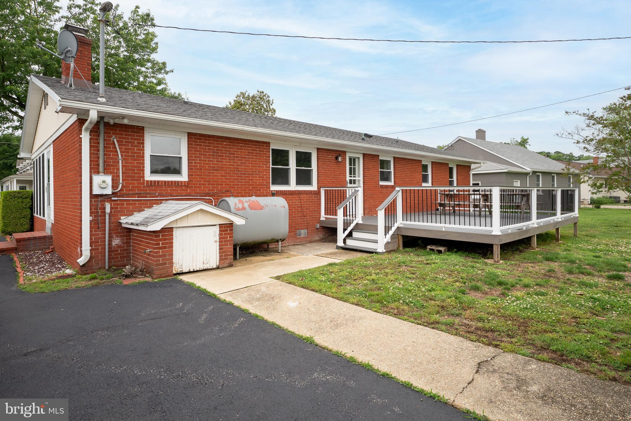 5989 N MAIN STREET