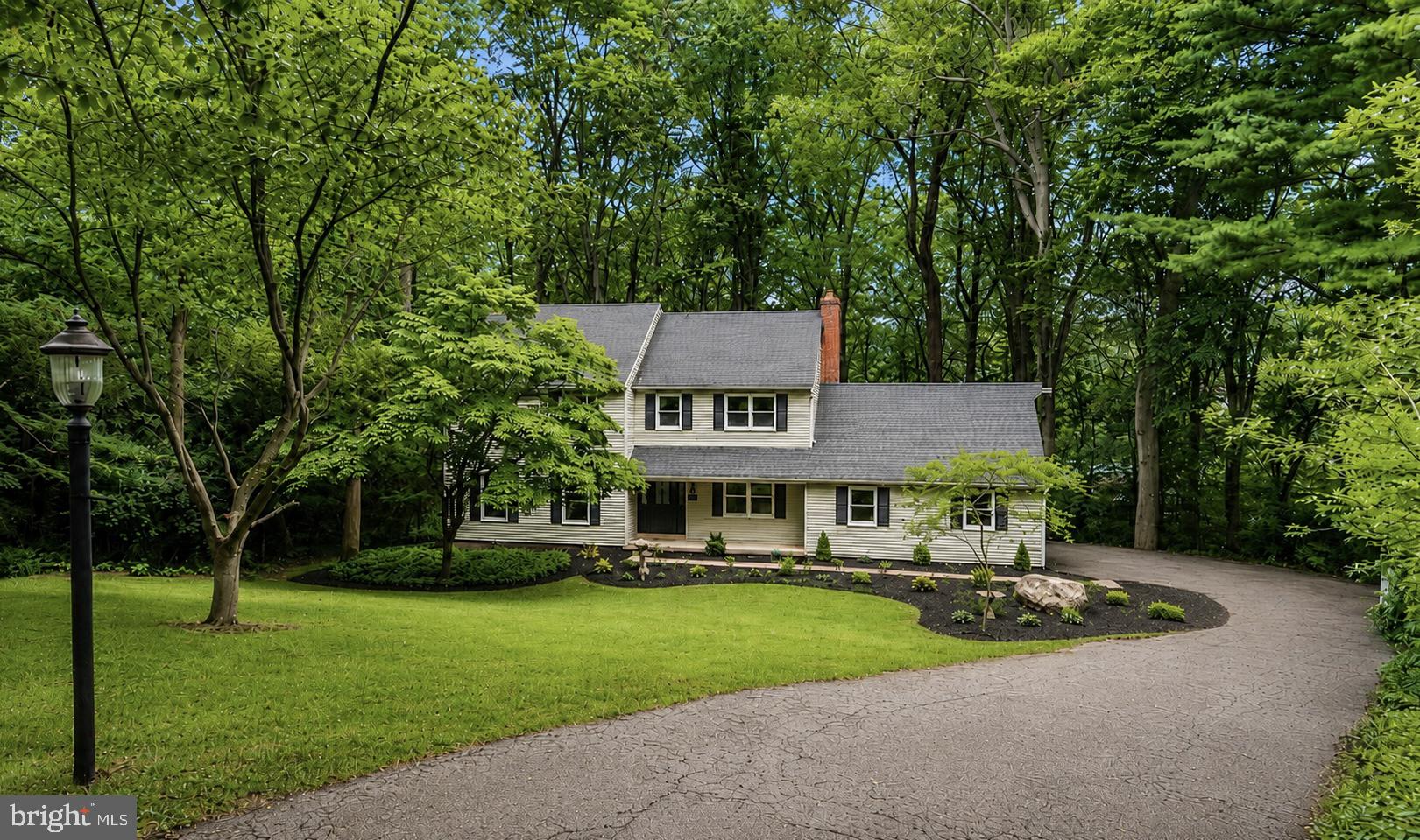 1038 EDGEWOOD CHASE