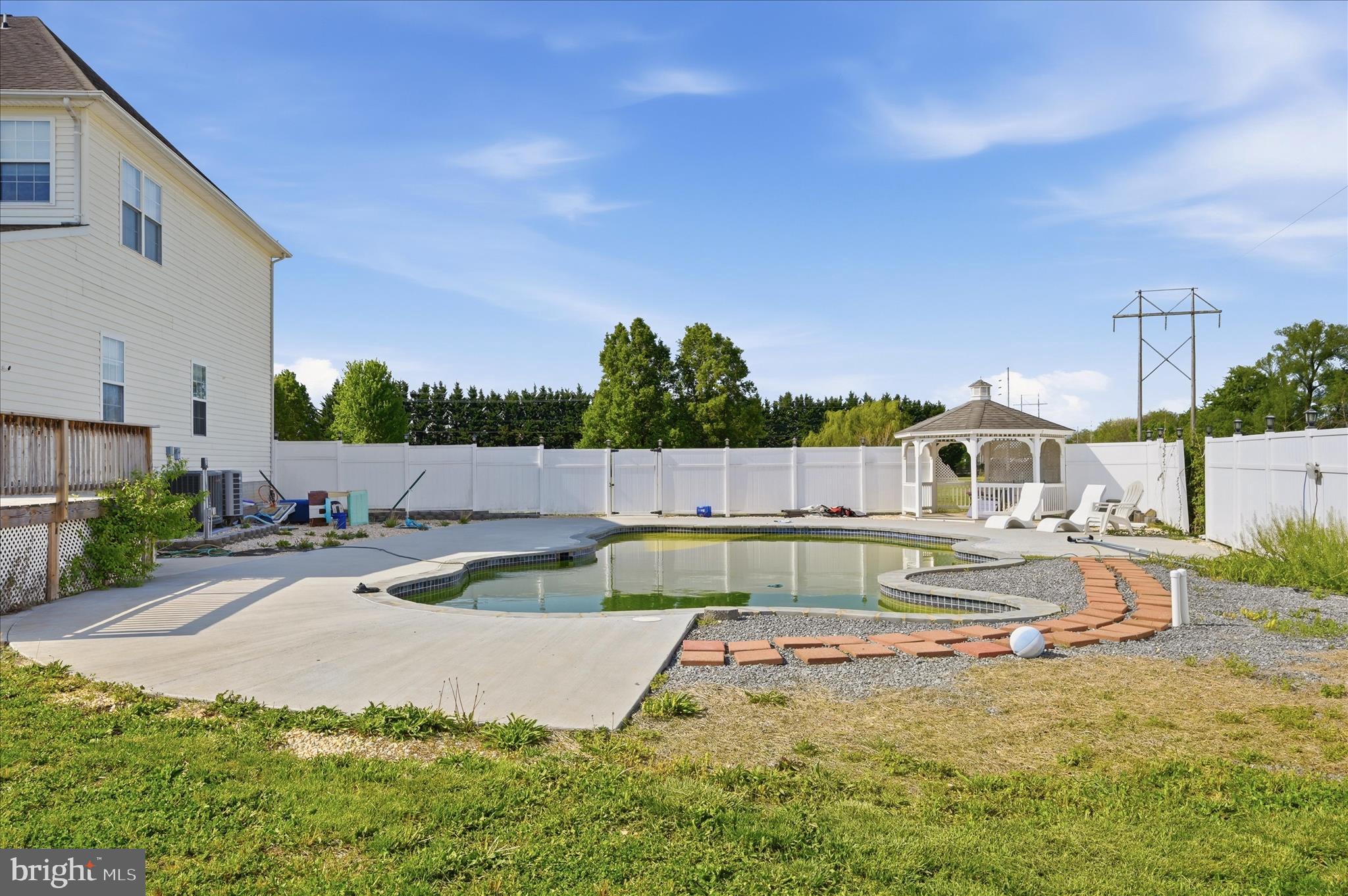 TRAPP HILL WEST - Residential