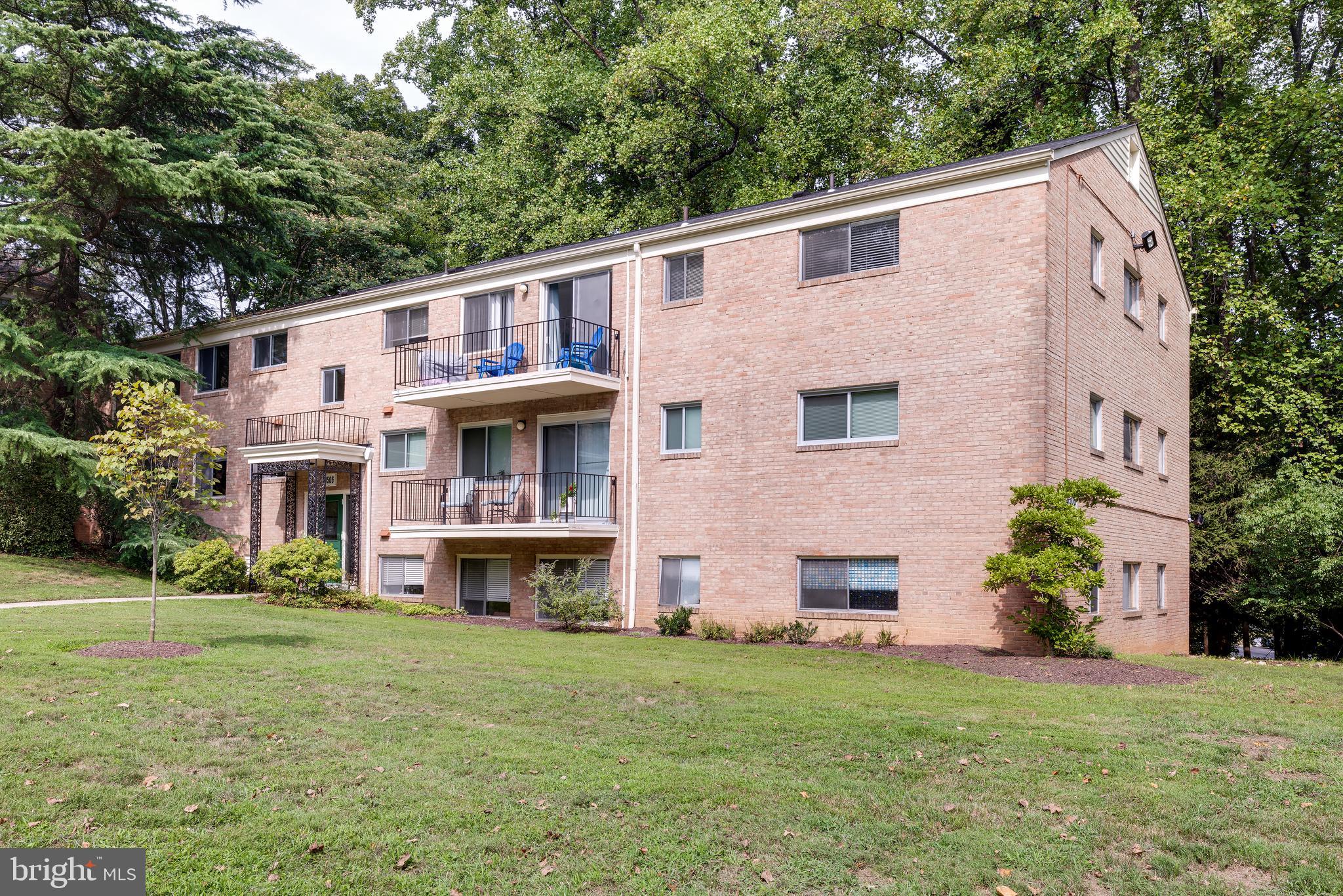 PARKSIDE CONDOMINIUMS - Residential Lease