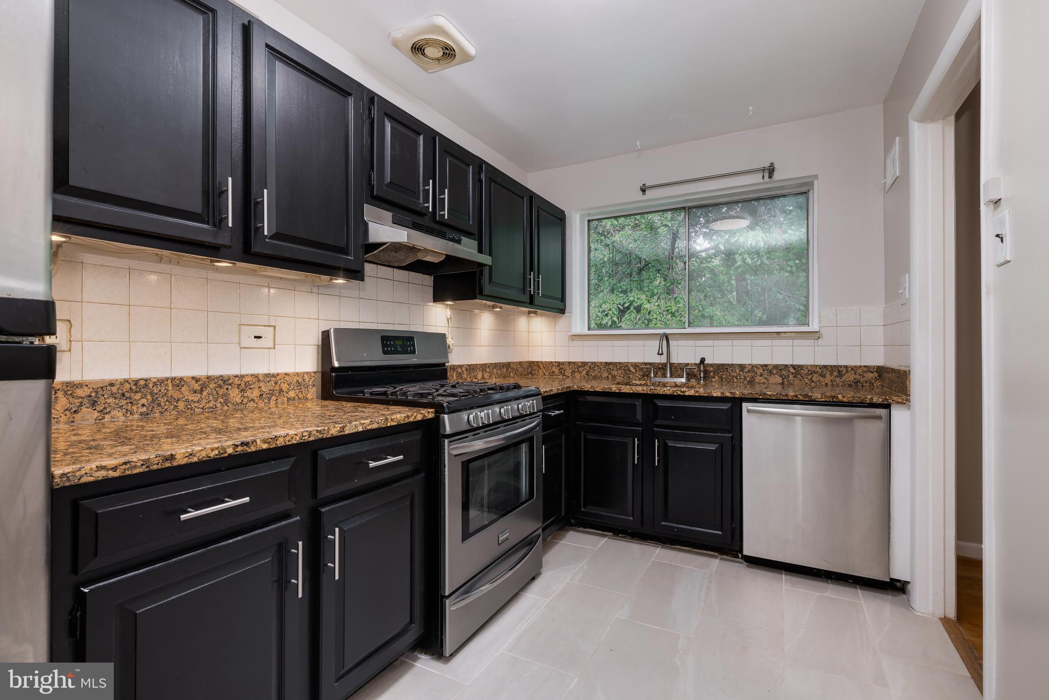 PARKSIDE CONDOMINIUMS - Residential Lease